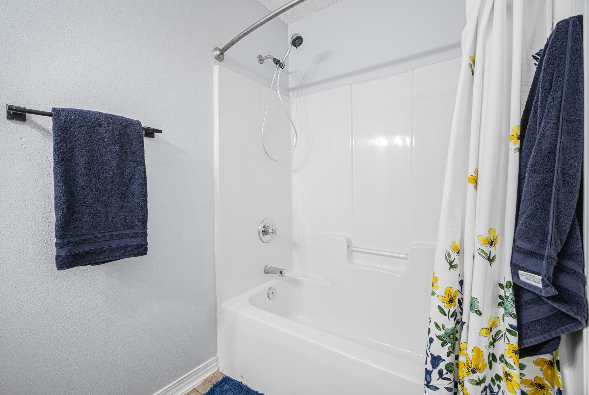 ALI-JO MANOR - Residential