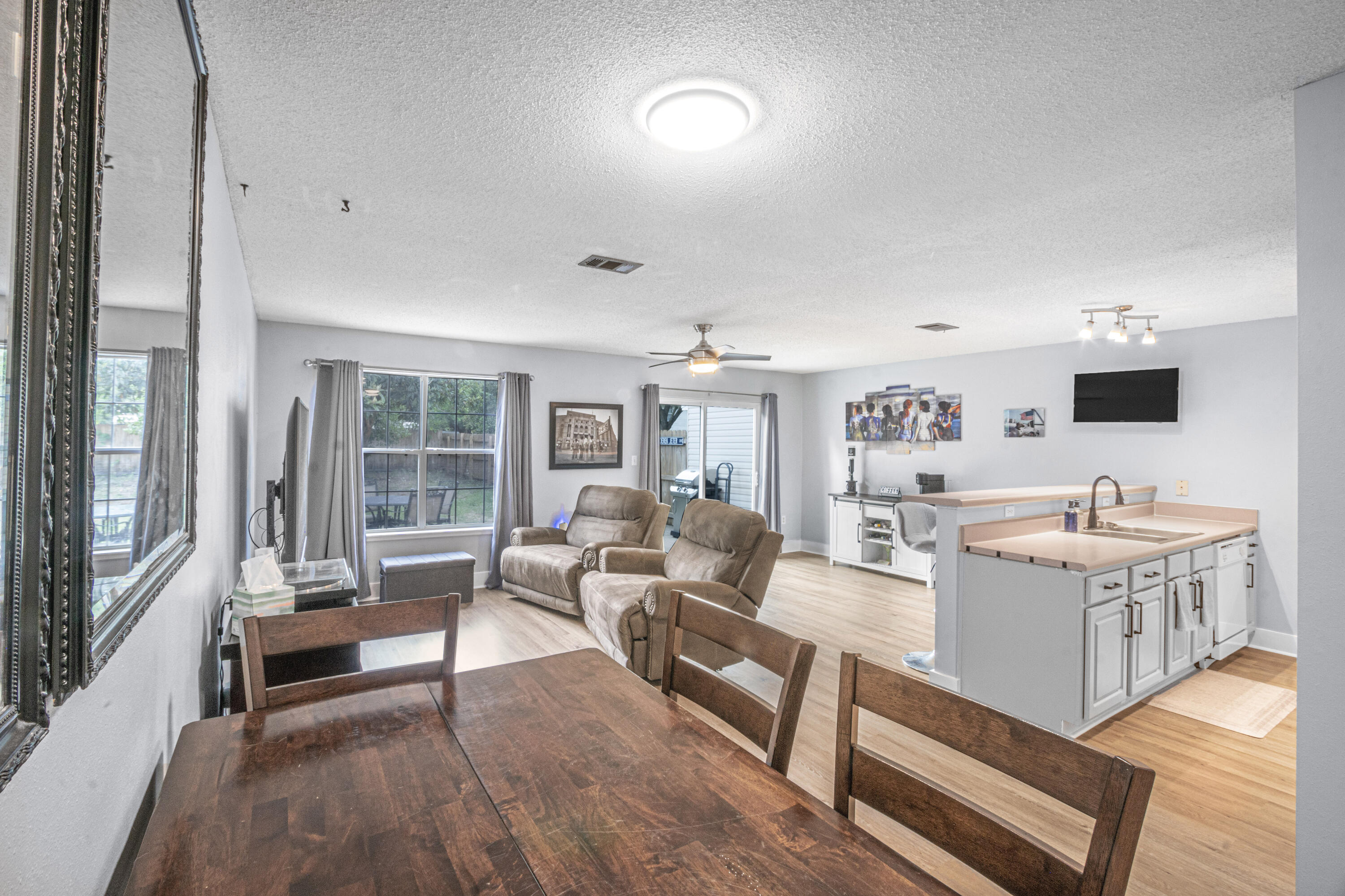 ALI-JO MANOR - Residential