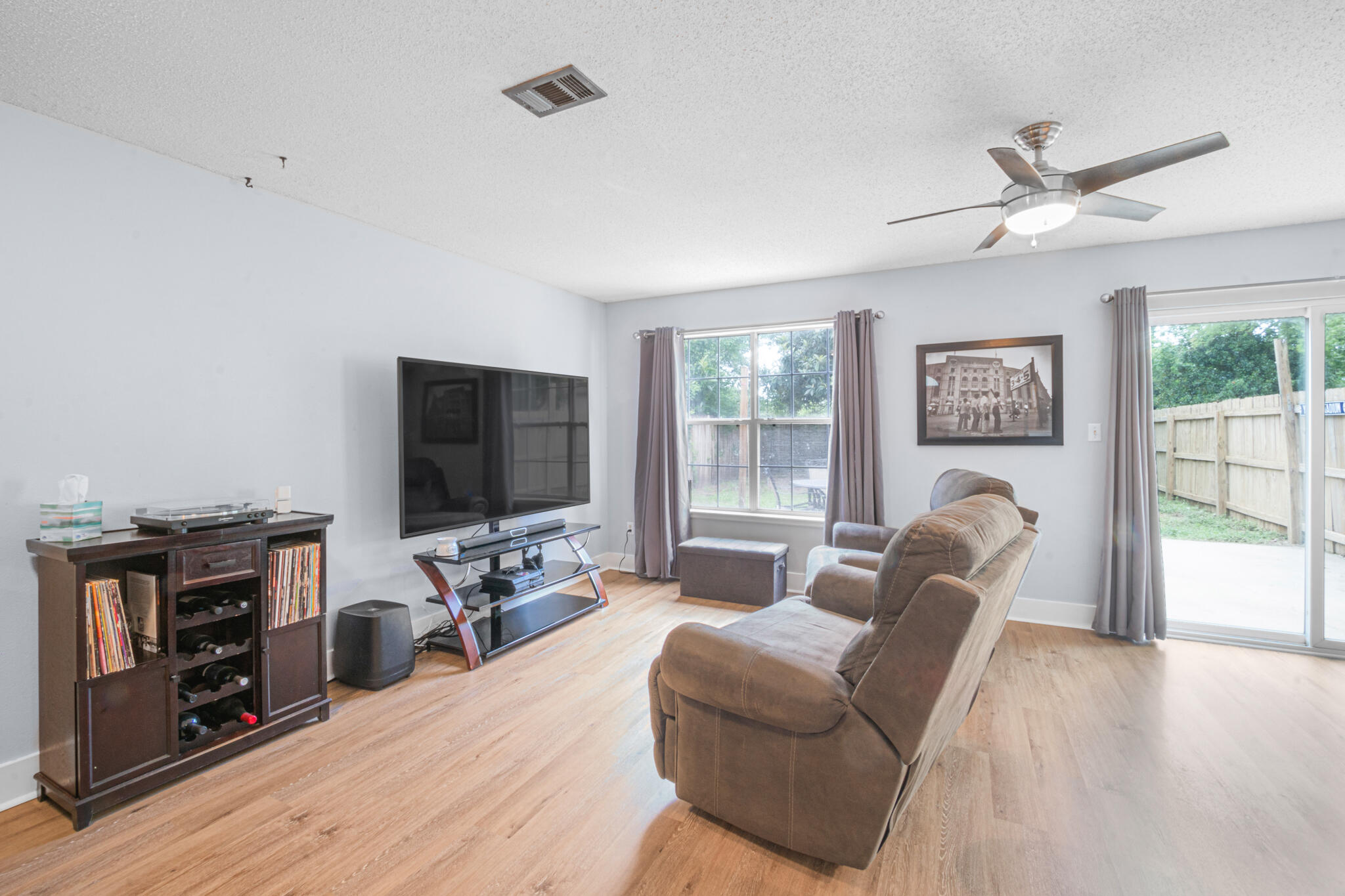 ALI-JO MANOR - Residential