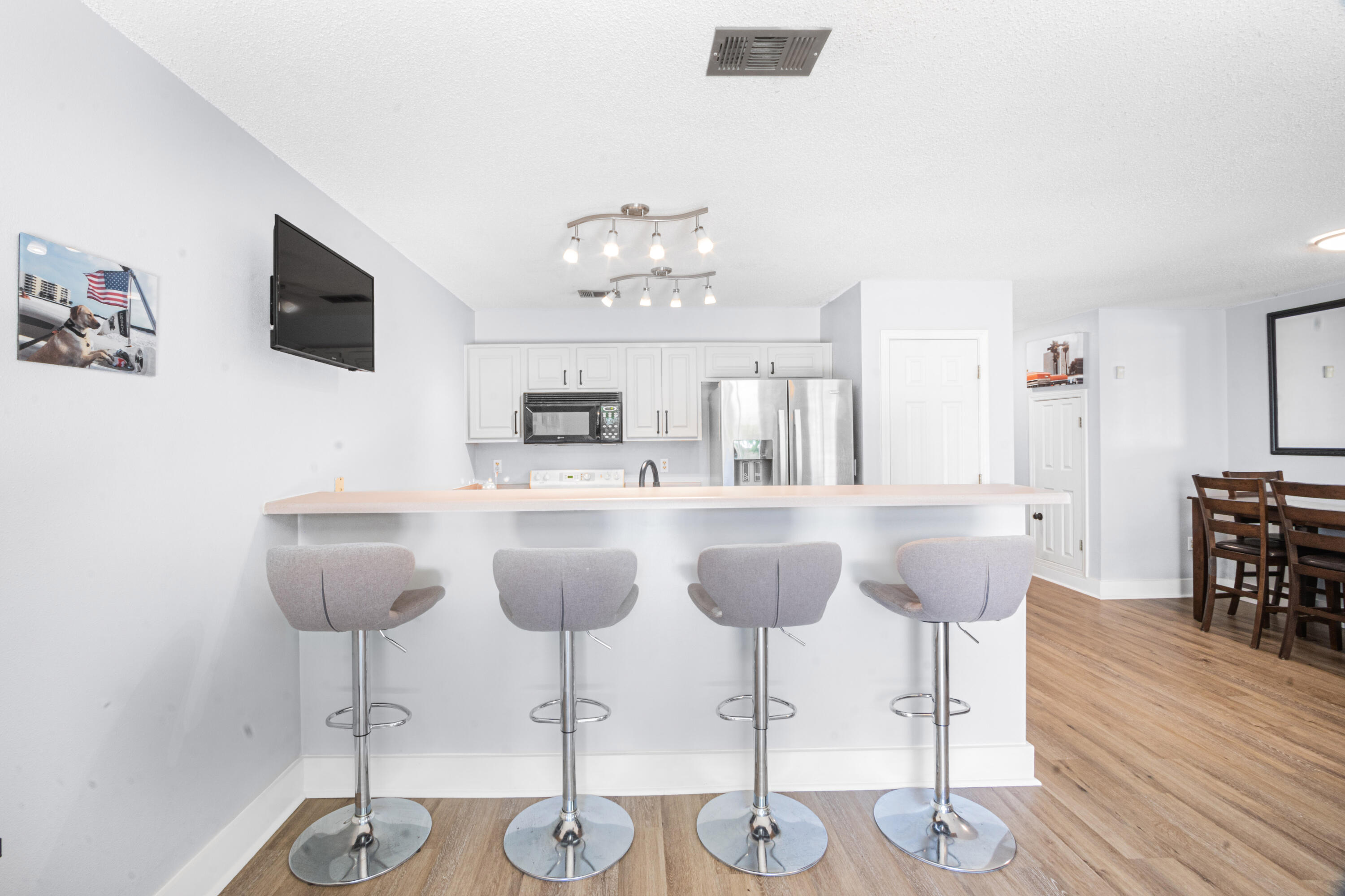 ALI-JO MANOR - Residential