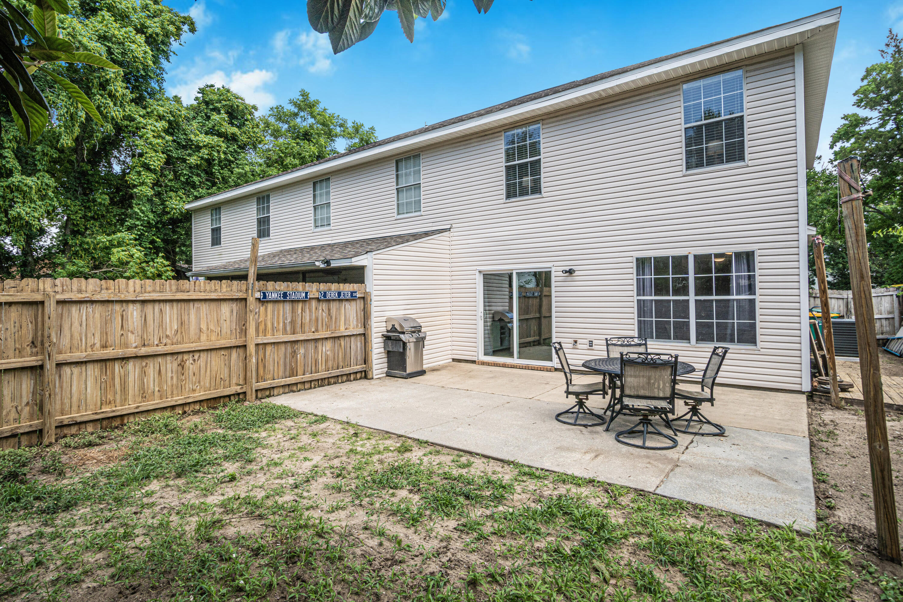 ALI-JO MANOR - Residential