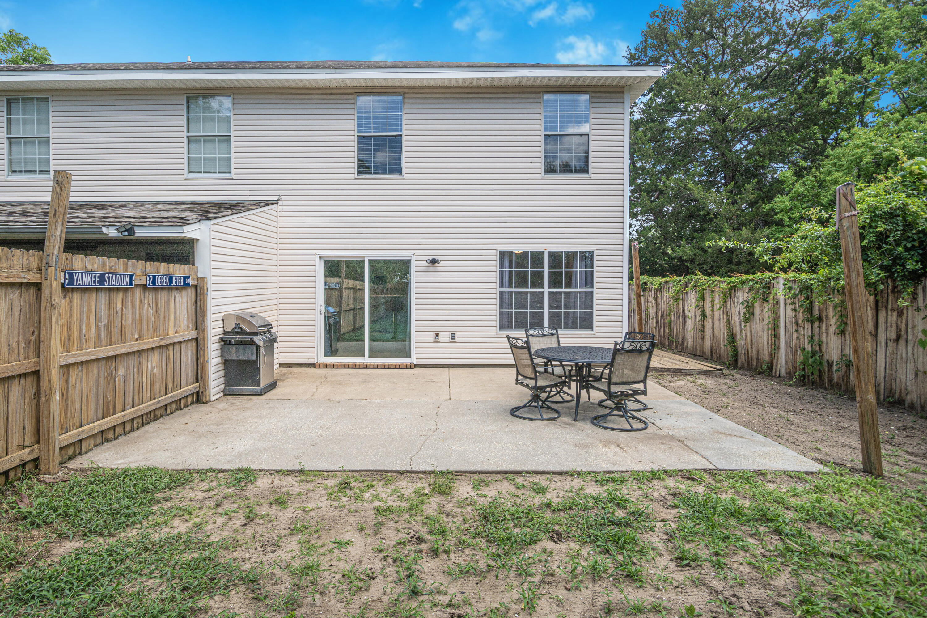 ALI-JO MANOR - Residential