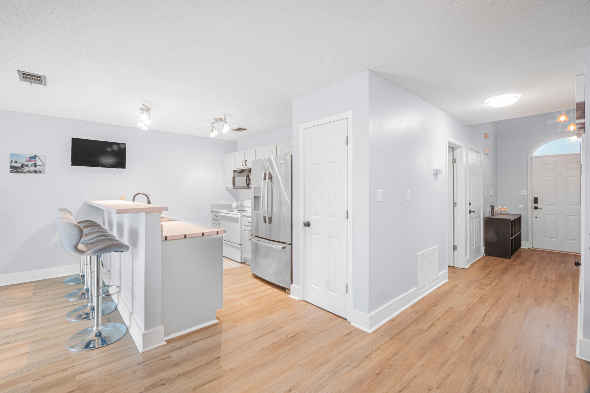 ALI-JO MANOR - Residential