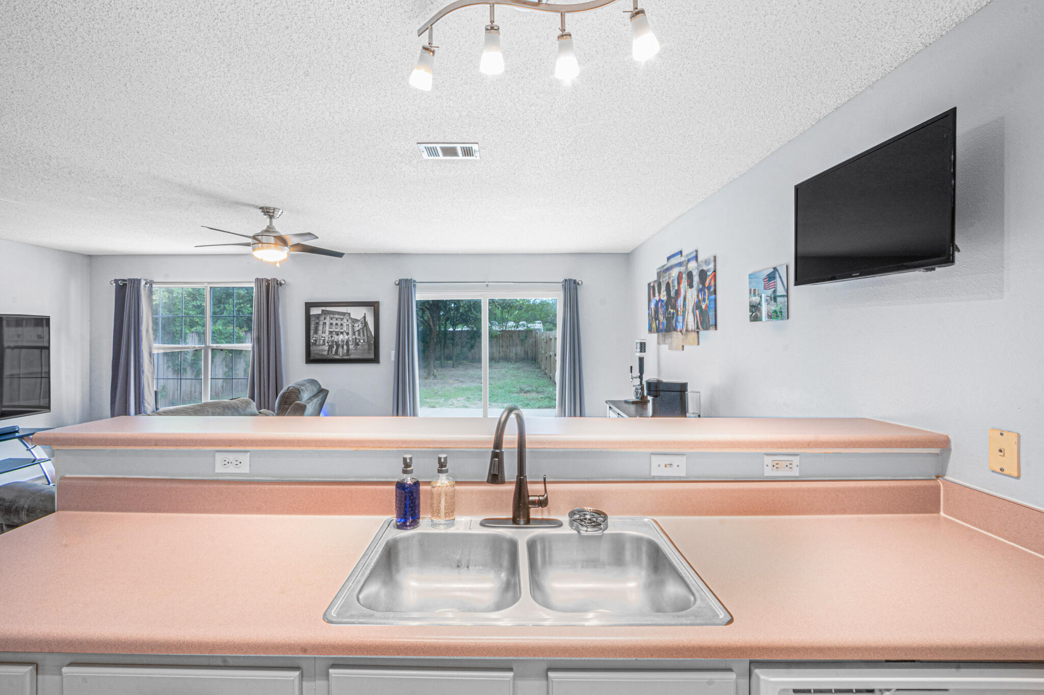 ALI-JO MANOR - Residential