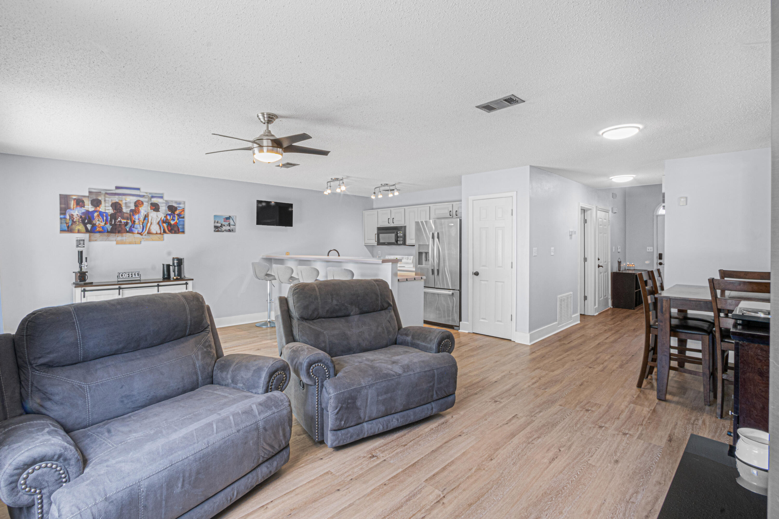 ALI-JO MANOR - Residential