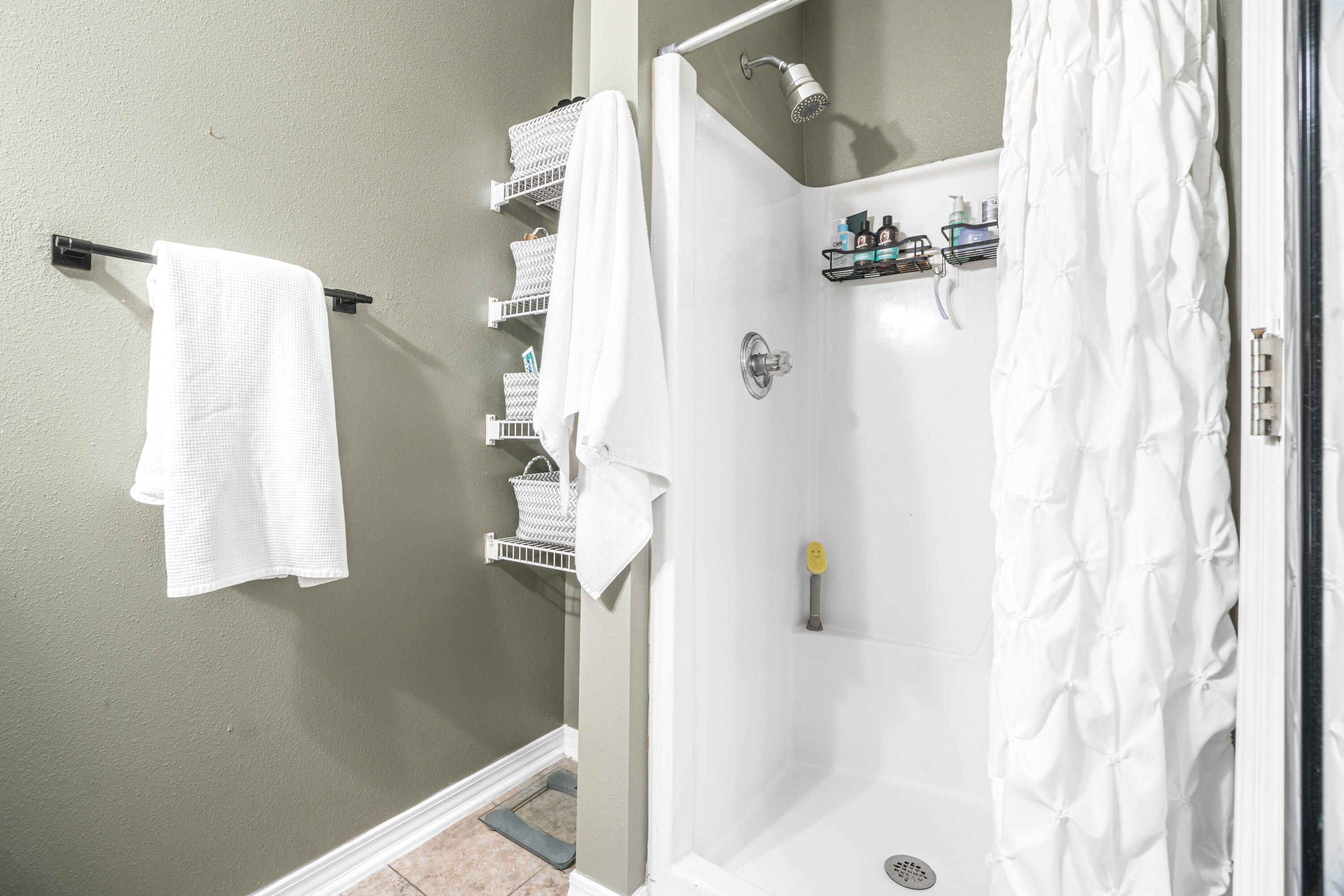 ALI-JO MANOR - Residential