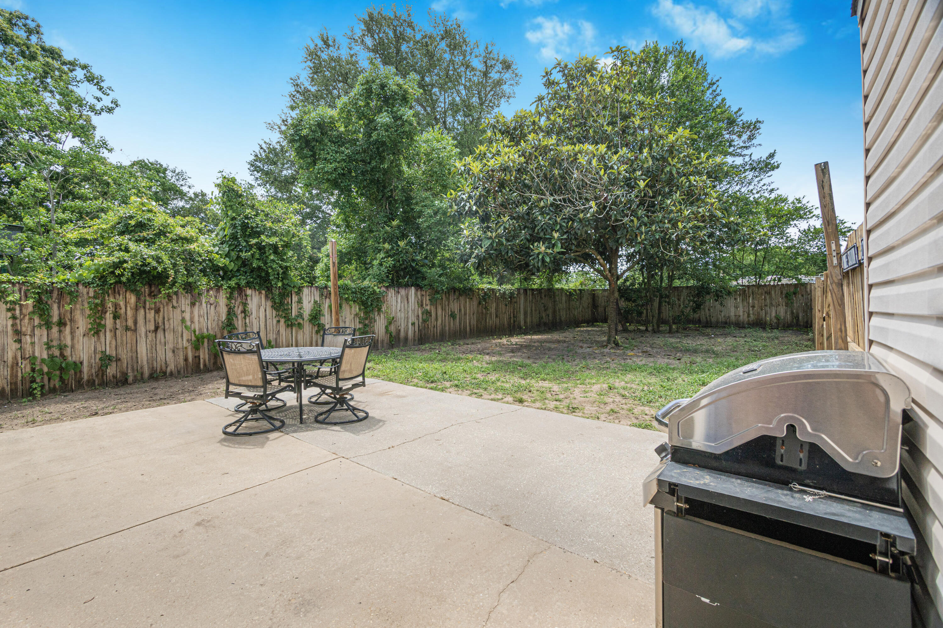 ALI-JO MANOR - Residential