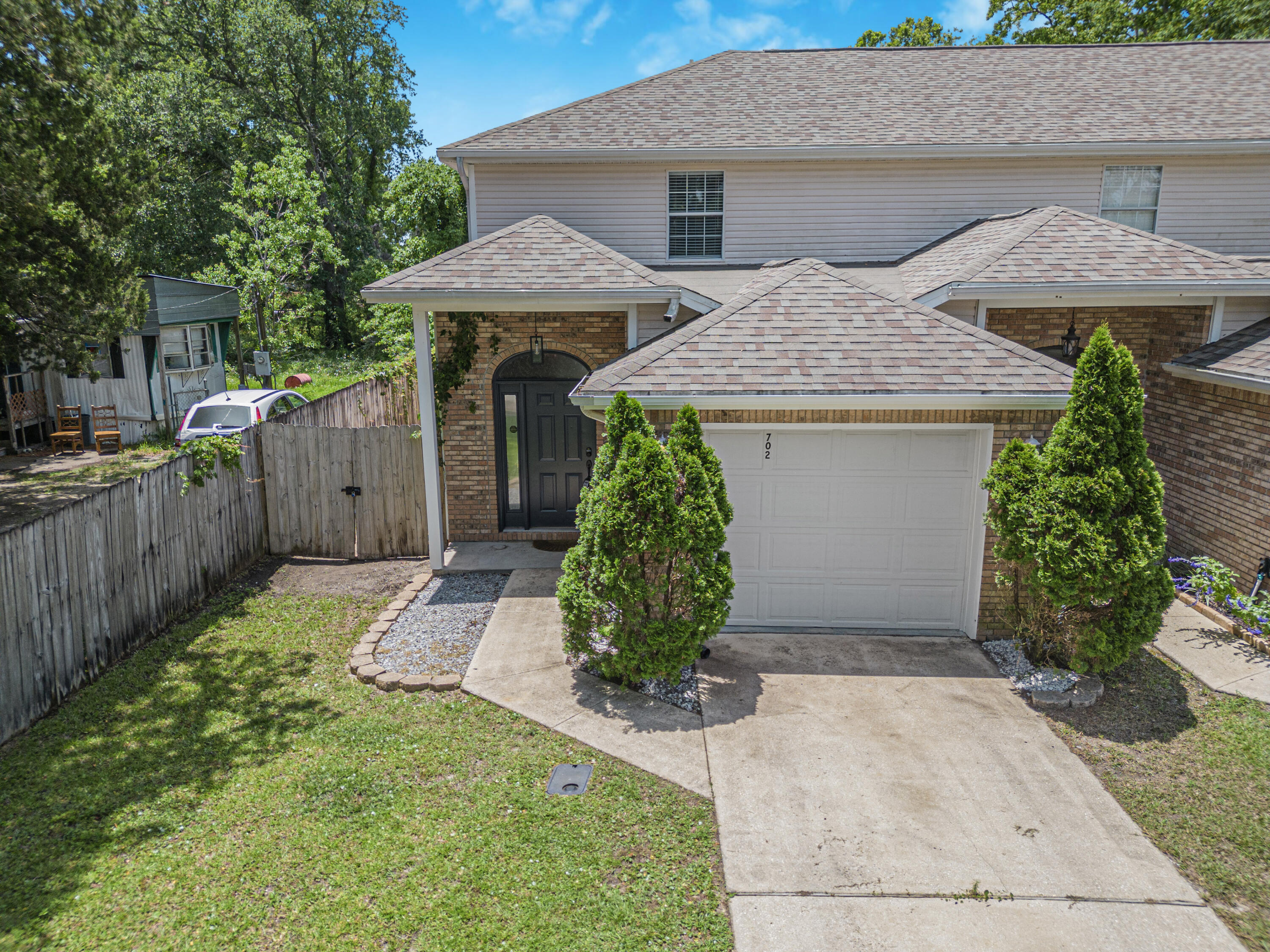 ALI-JO MANOR - Residential