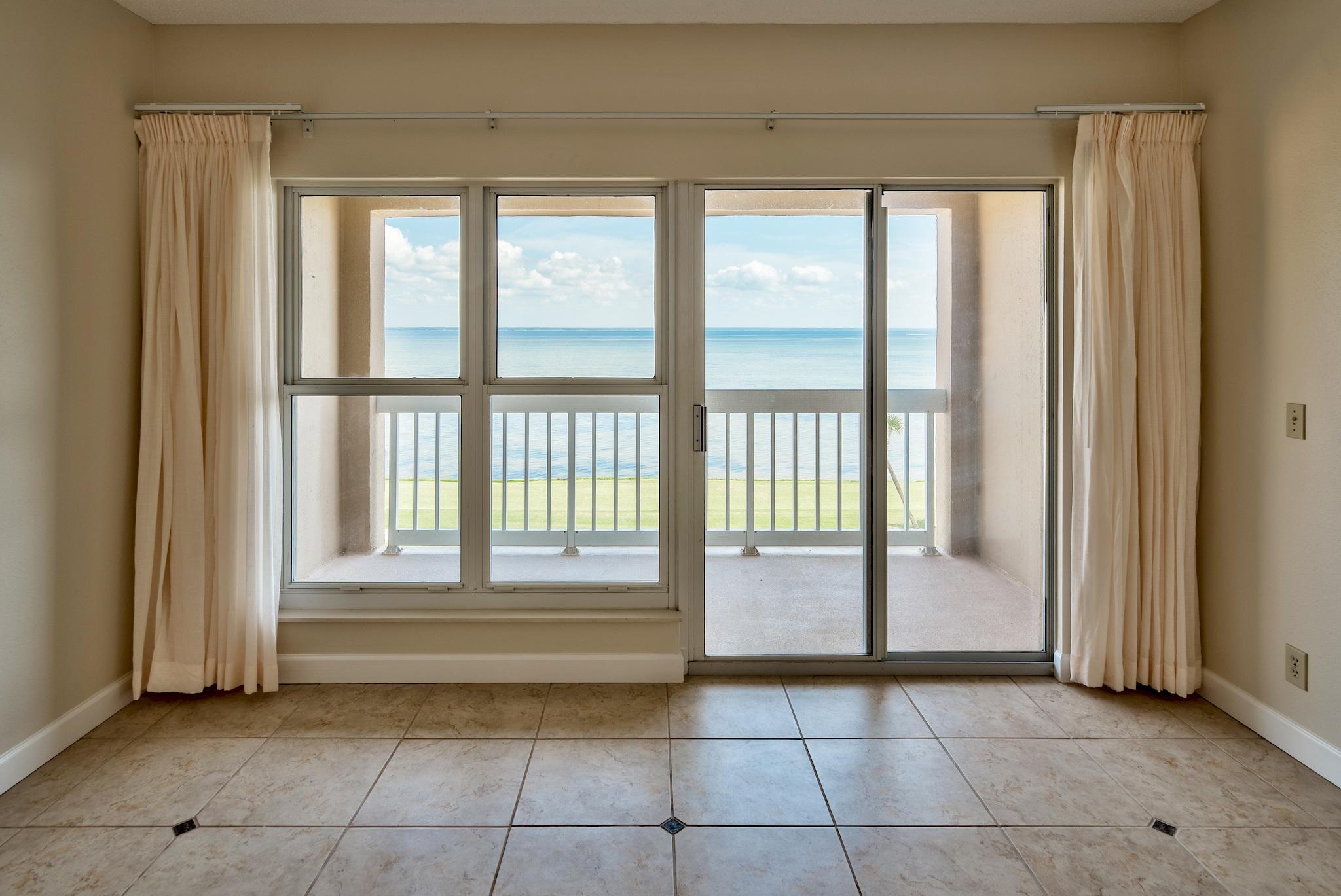 PLAYERS CLUB ON THE BAY THE - Residential