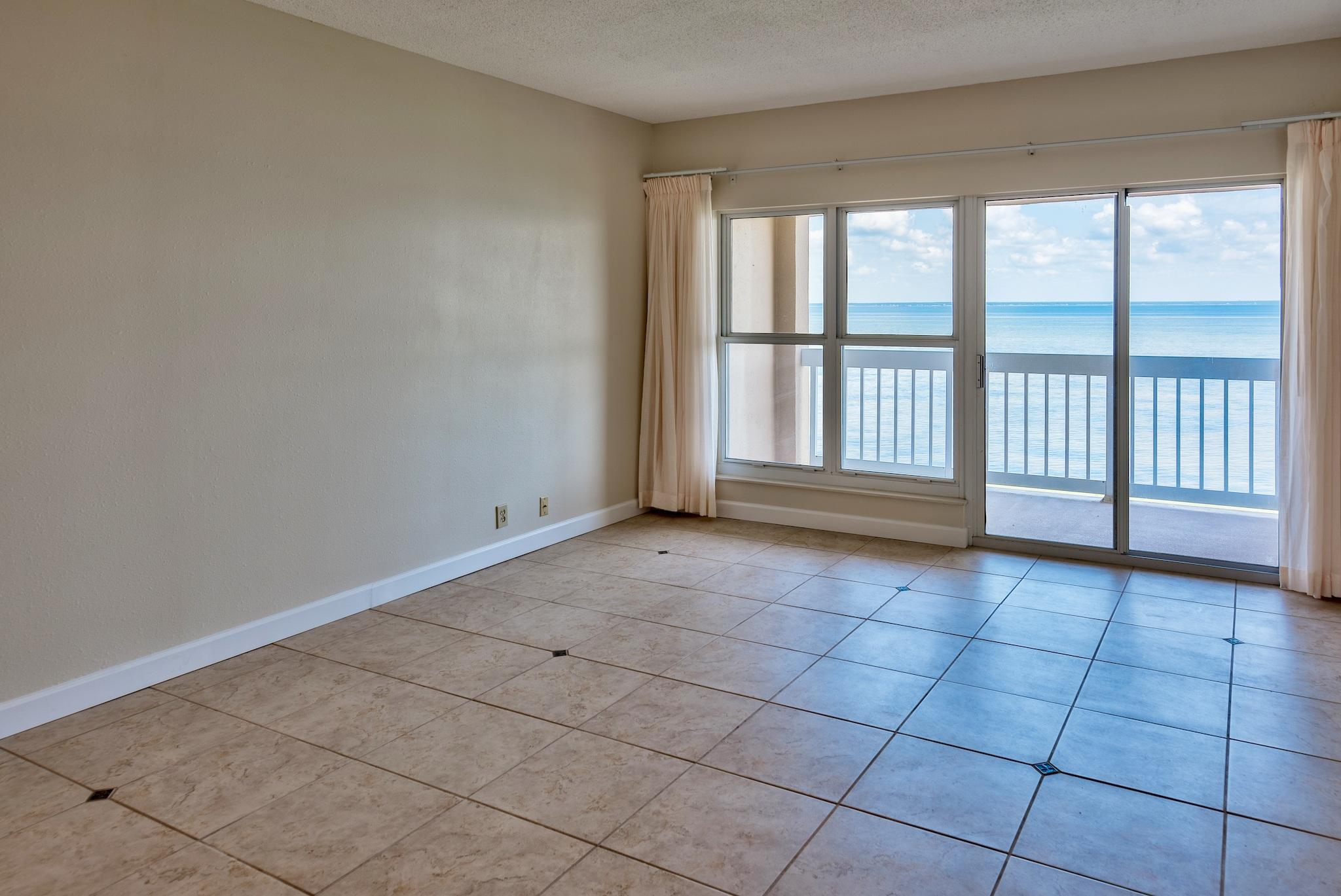 PLAYERS CLUB ON THE BAY THE - Residential