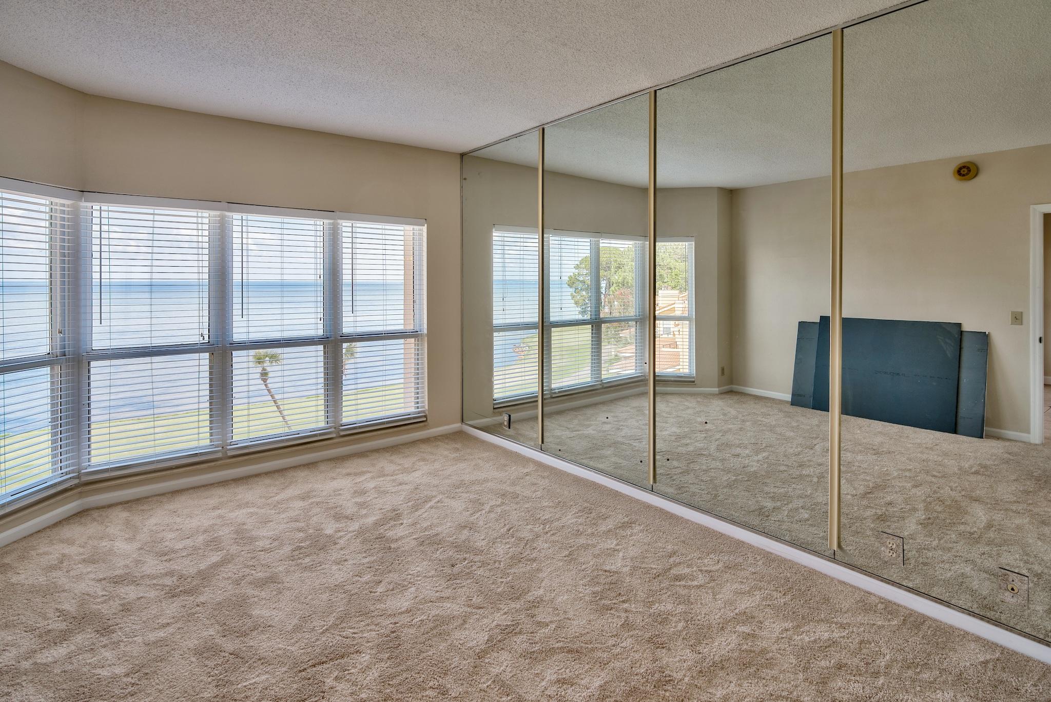 PLAYERS CLUB ON THE BAY THE - Residential