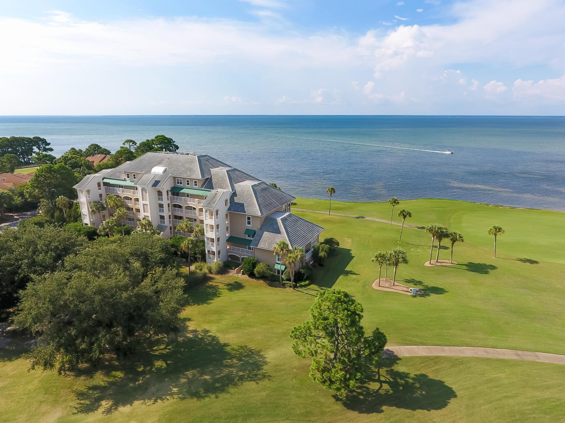 PLAYERS CLUB ON THE BAY THE - Residential