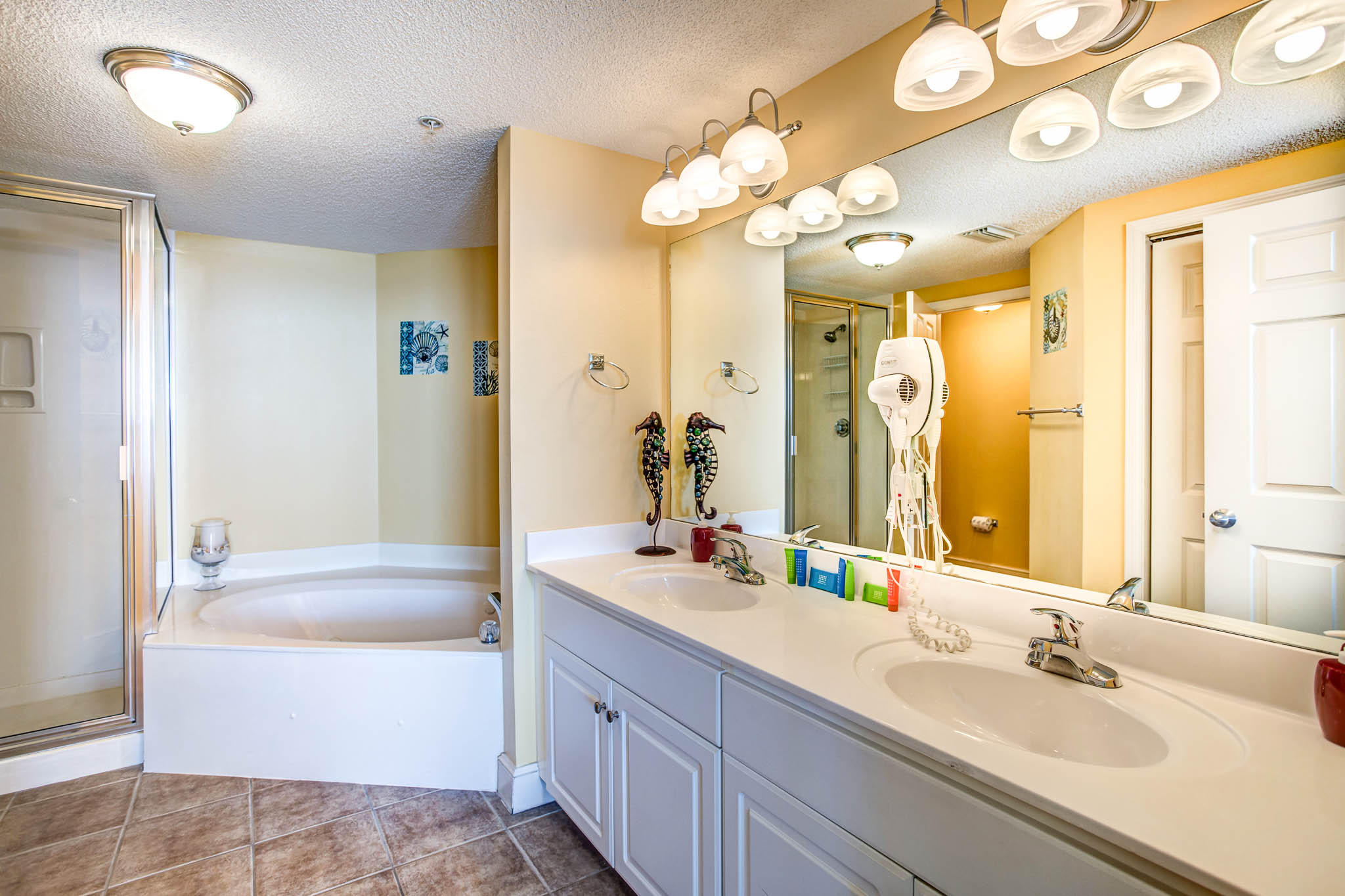 MAJESTIC BEACH TOWERS I - Residential