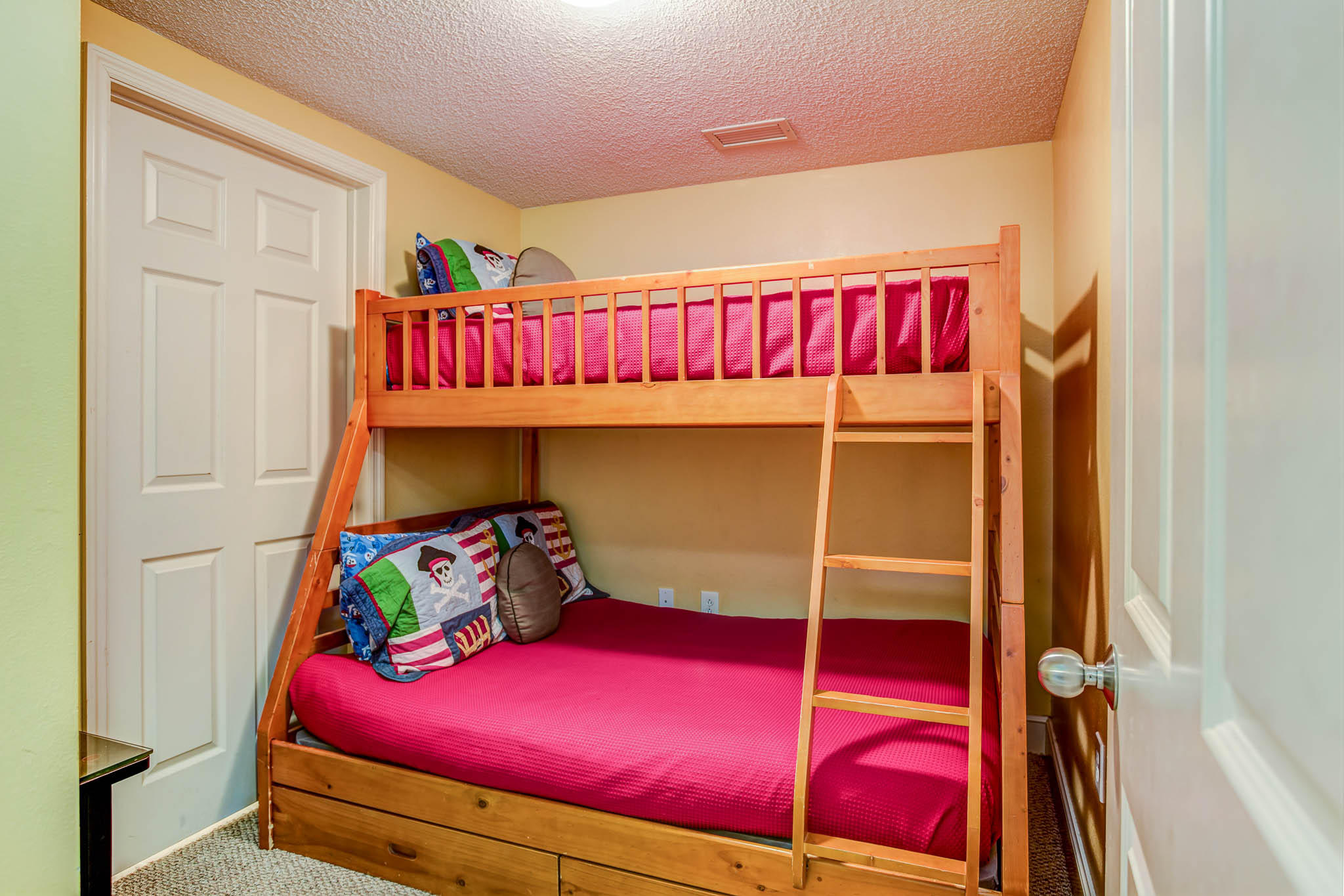 MAJESTIC BEACH TOWERS I - Residential