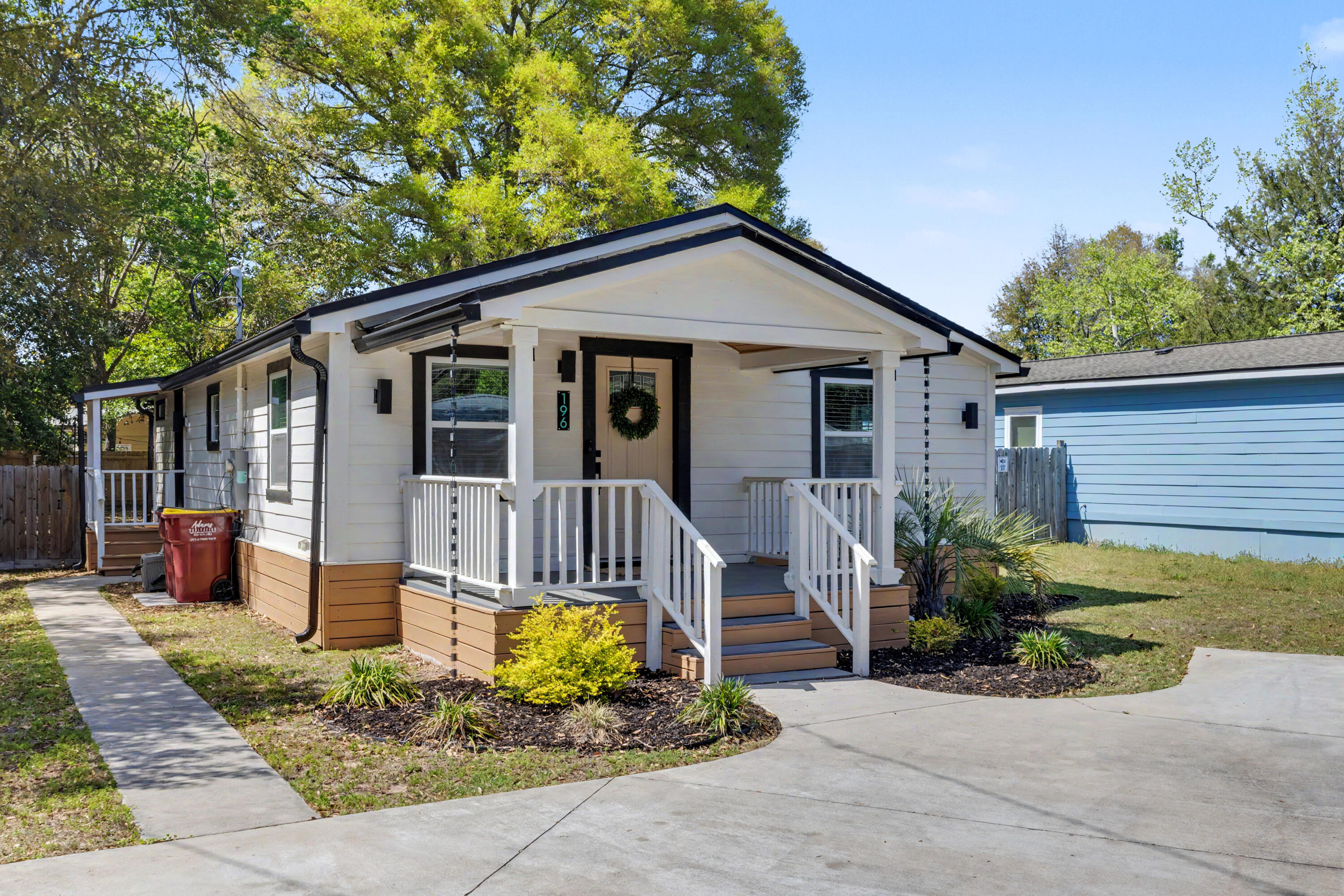 CRESTVIEW - Residential