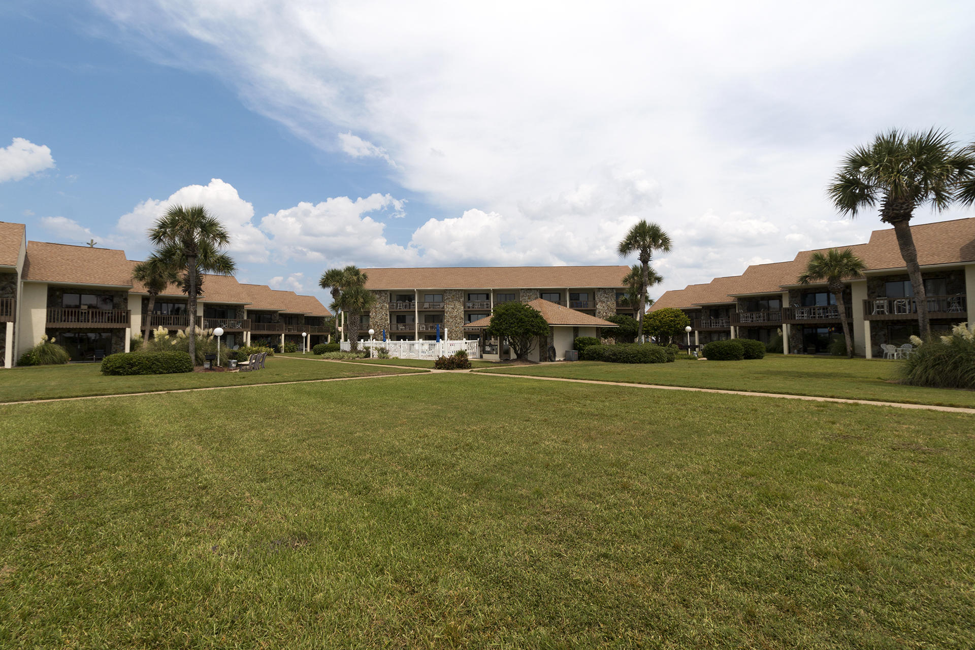 BLUE SURF T/H - Residential