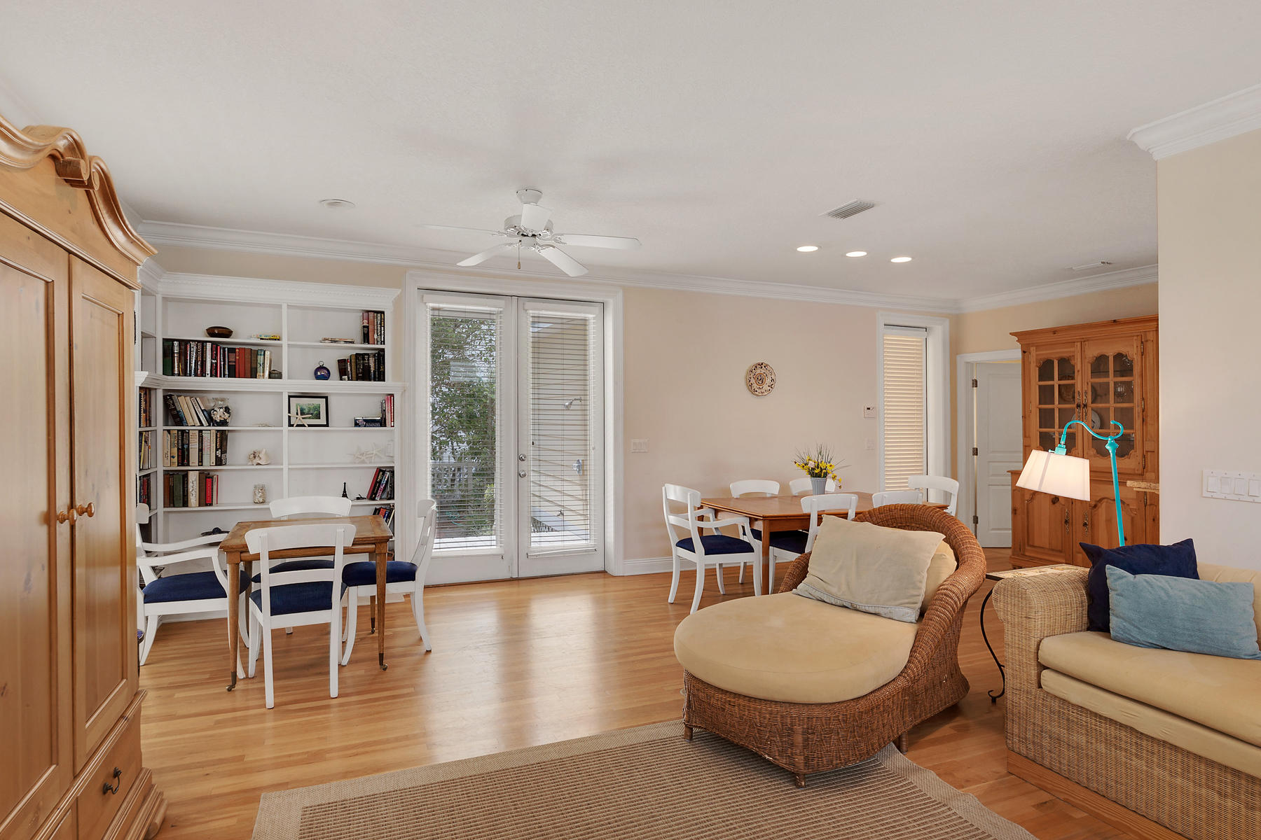 CRYSTAL SHORES - Residential