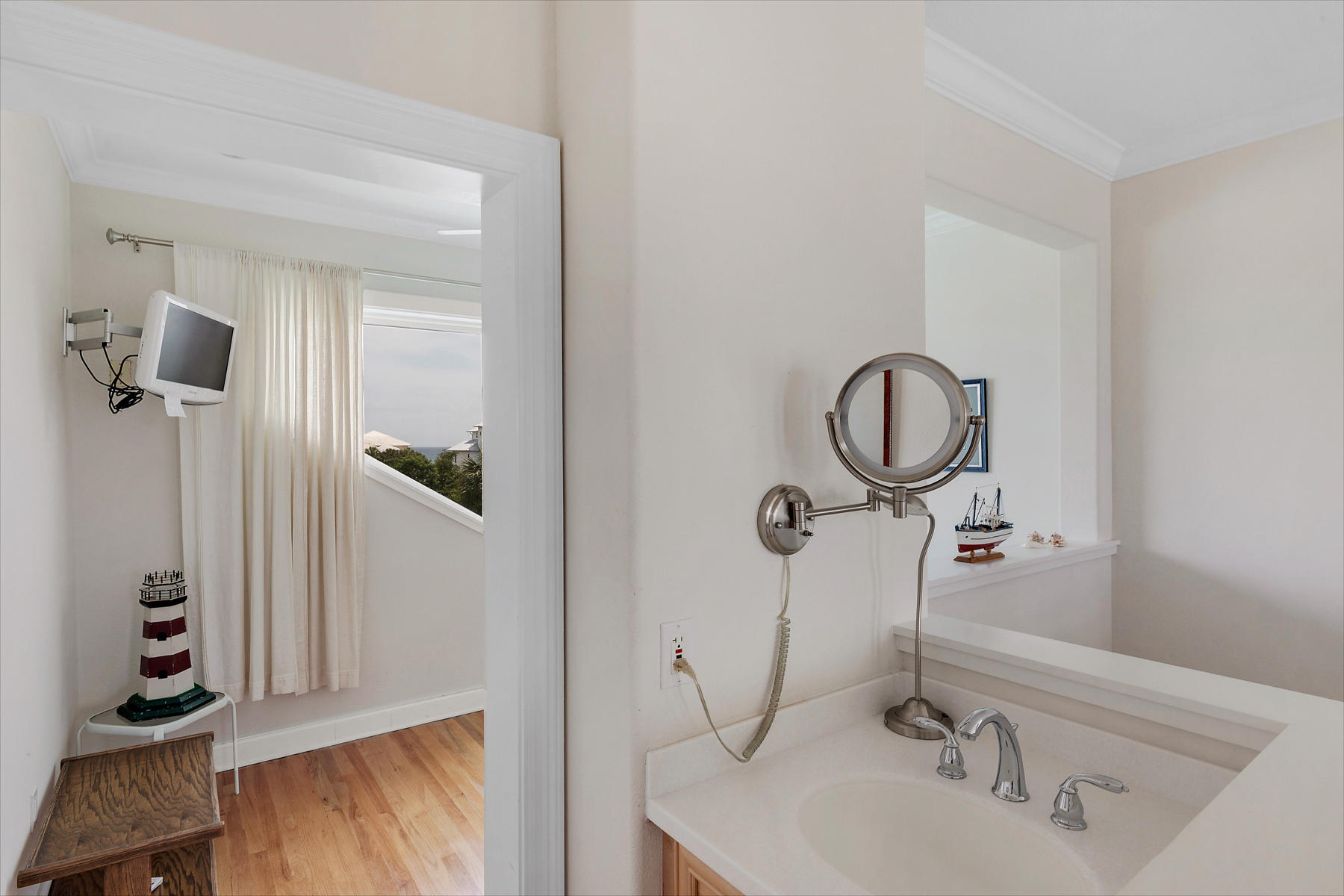 CRYSTAL SHORES - Residential