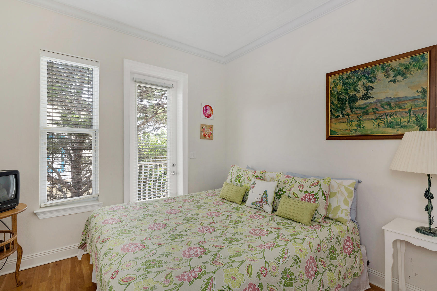 CRYSTAL SHORES - Residential