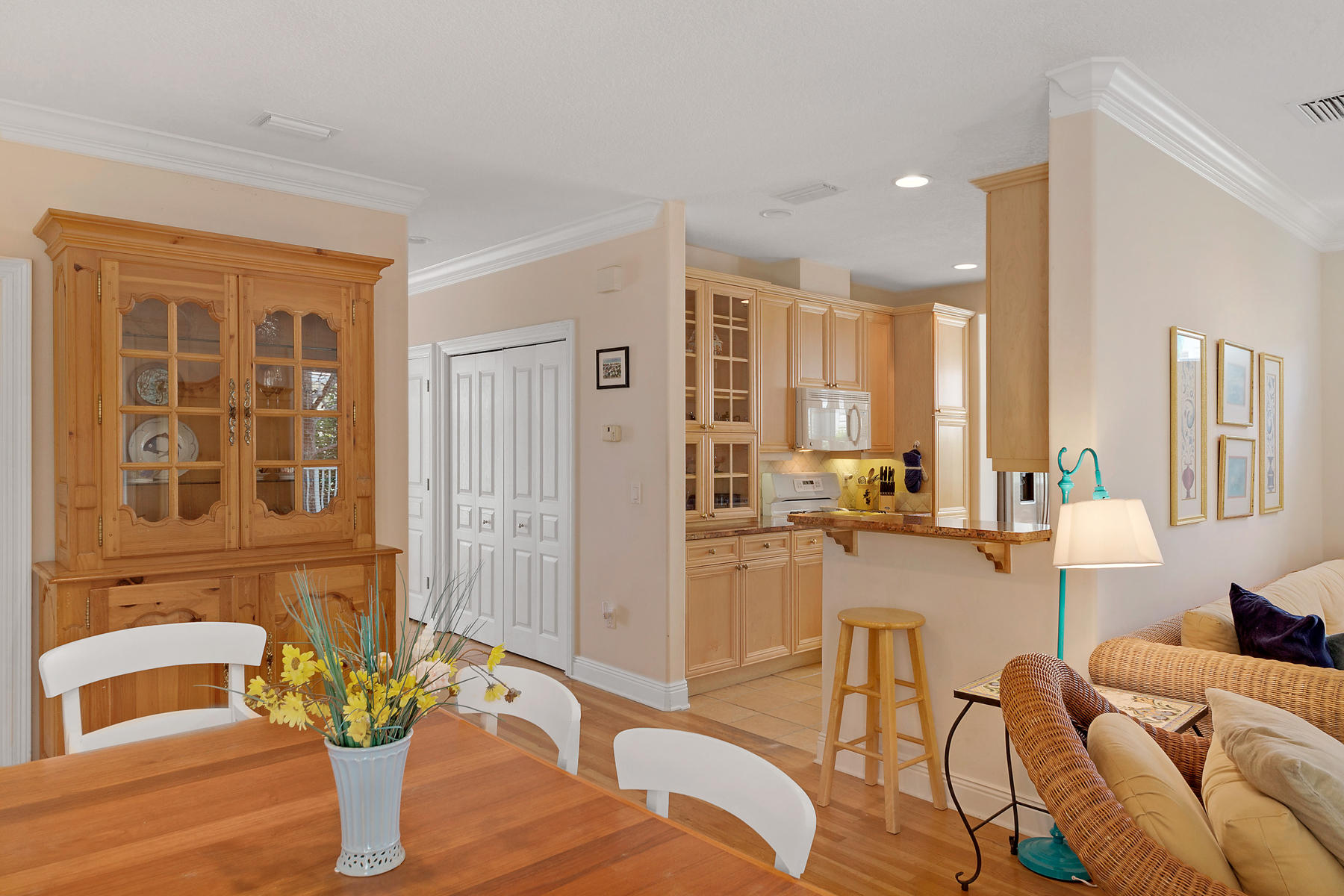 CRYSTAL SHORES - Residential