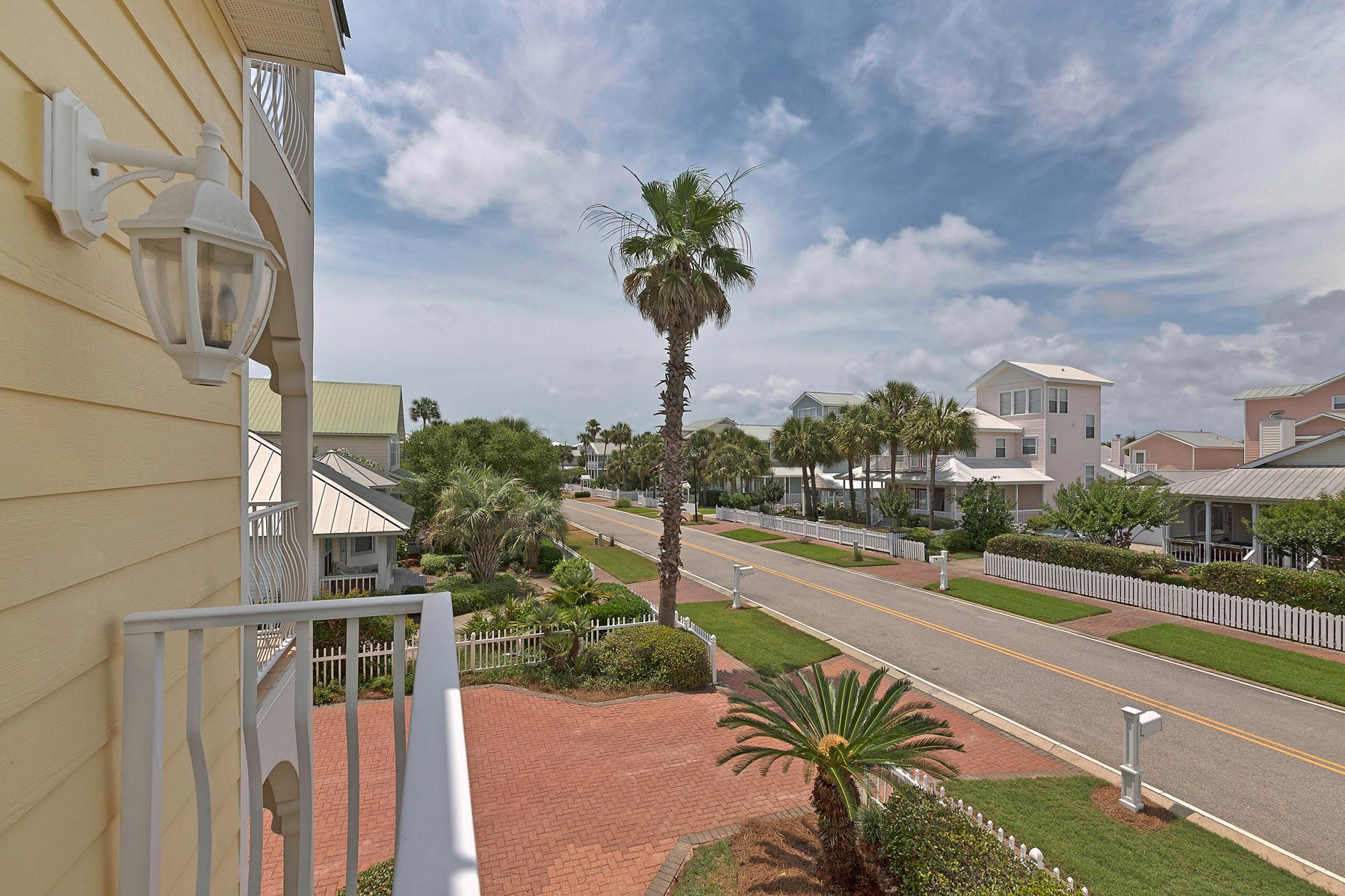 CRYSTAL SHORES - Residential