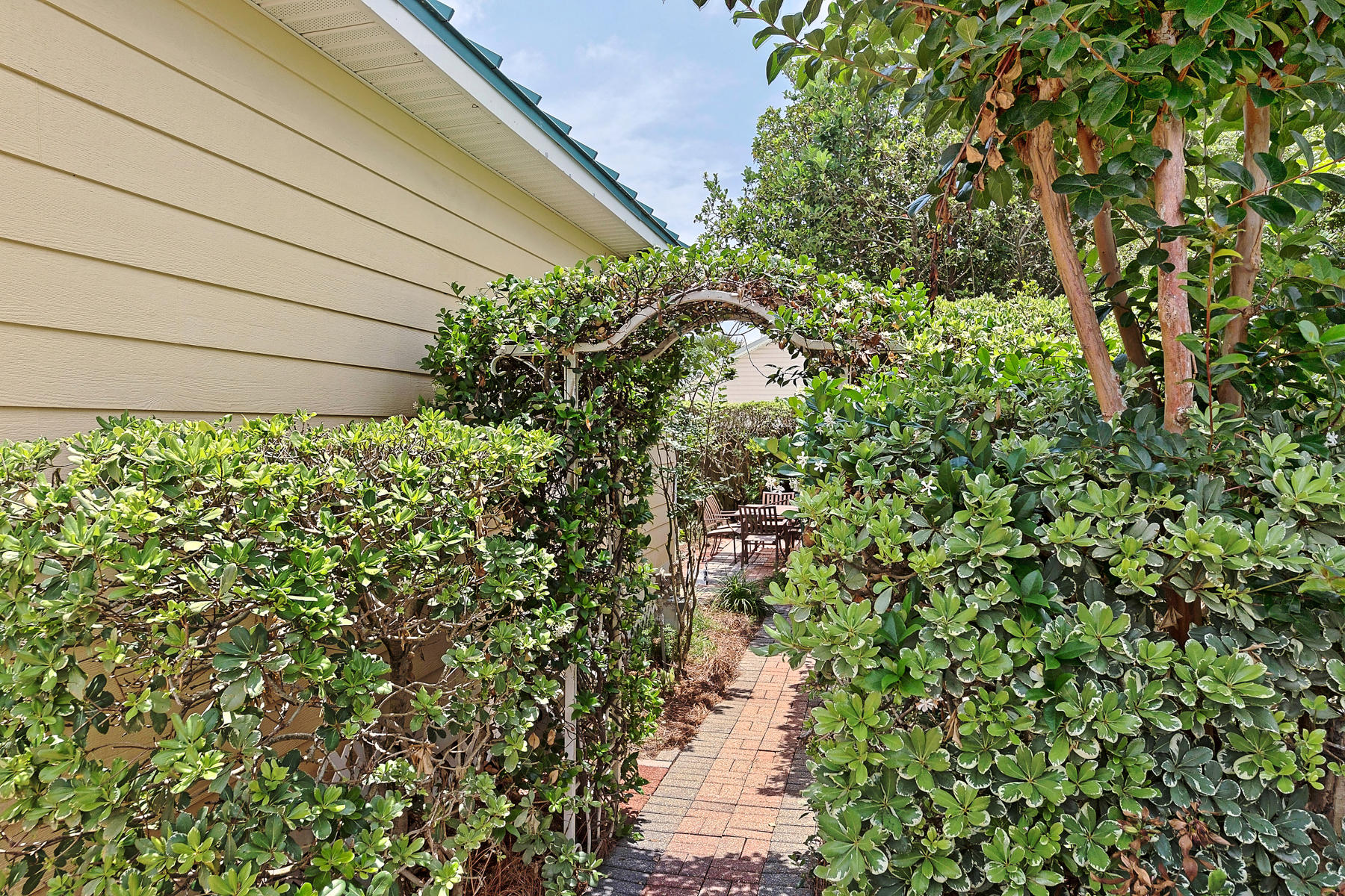 CRYSTAL SHORES - Residential