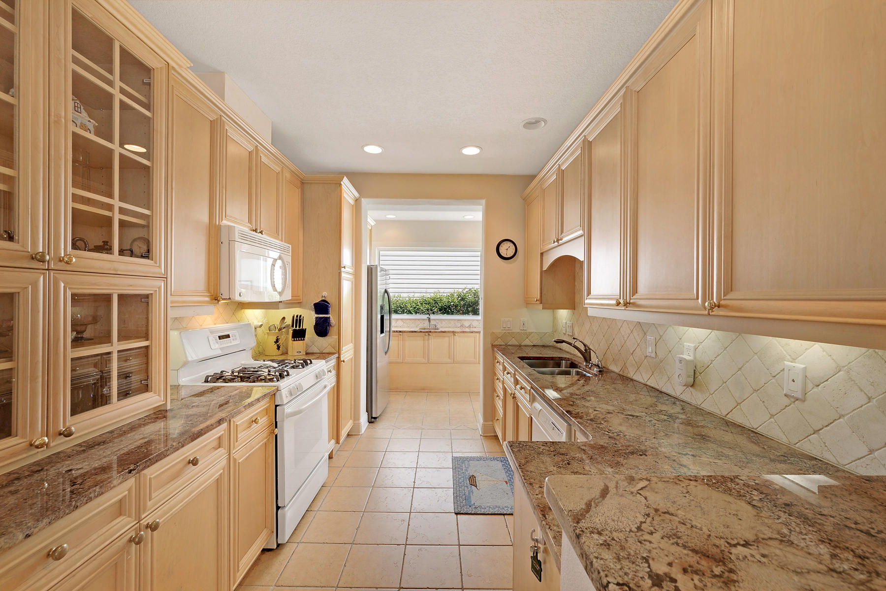 CRYSTAL SHORES - Residential