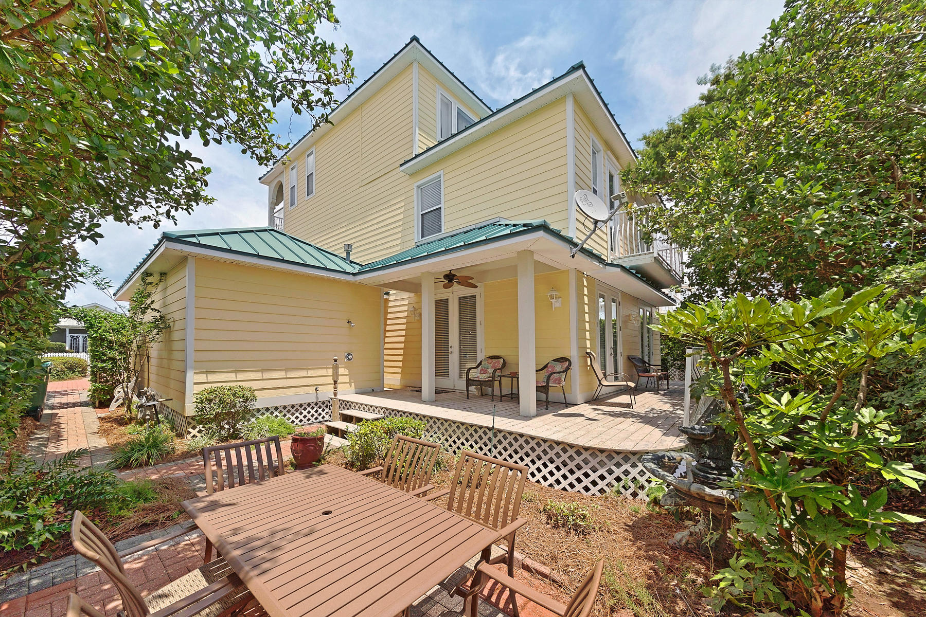 CRYSTAL SHORES - Residential