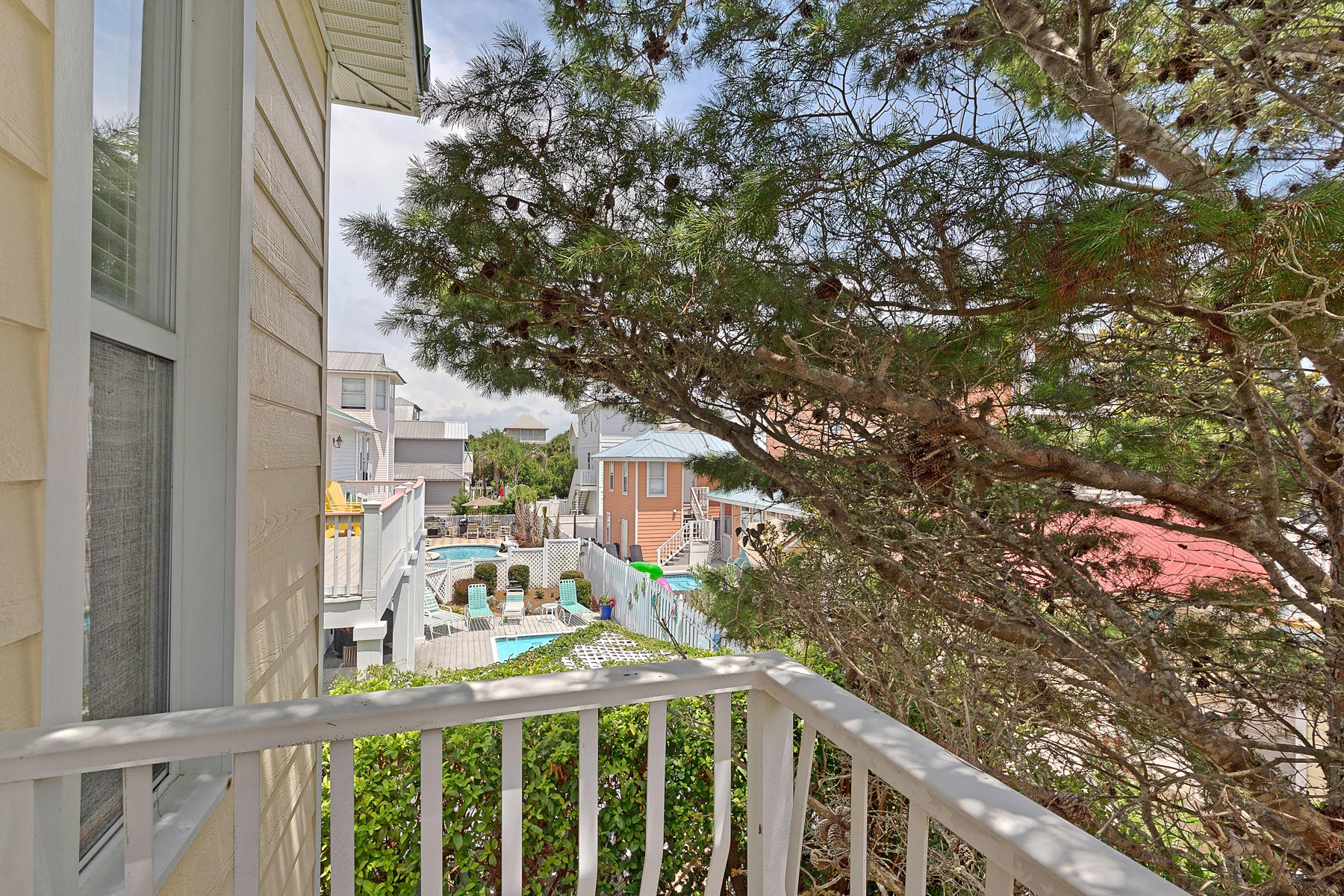 CRYSTAL SHORES - Residential