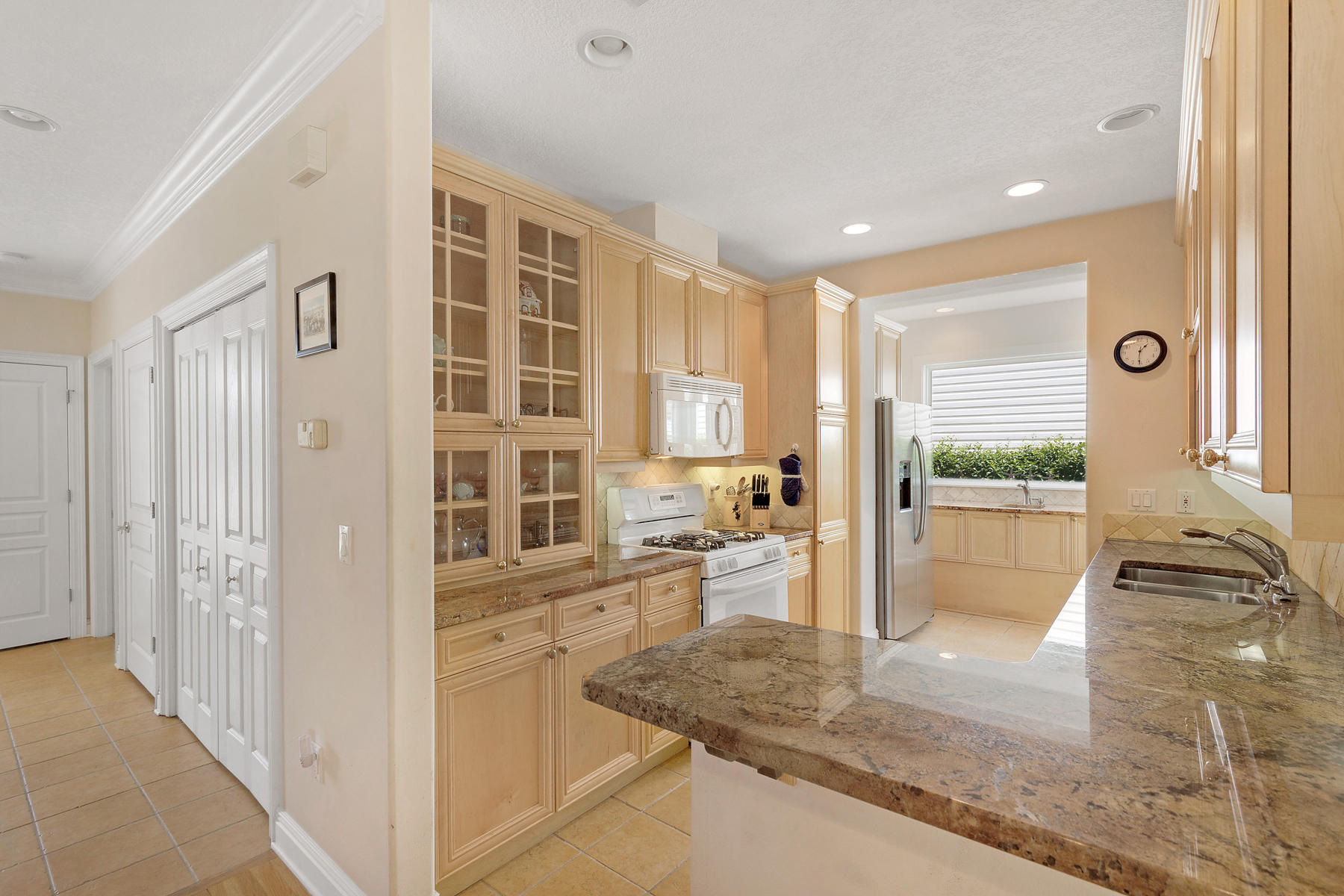 CRYSTAL SHORES - Residential