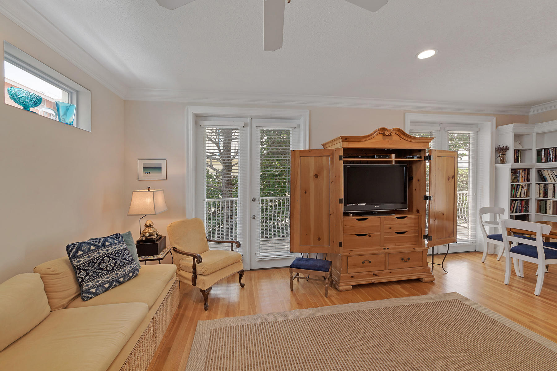 CRYSTAL SHORES - Residential