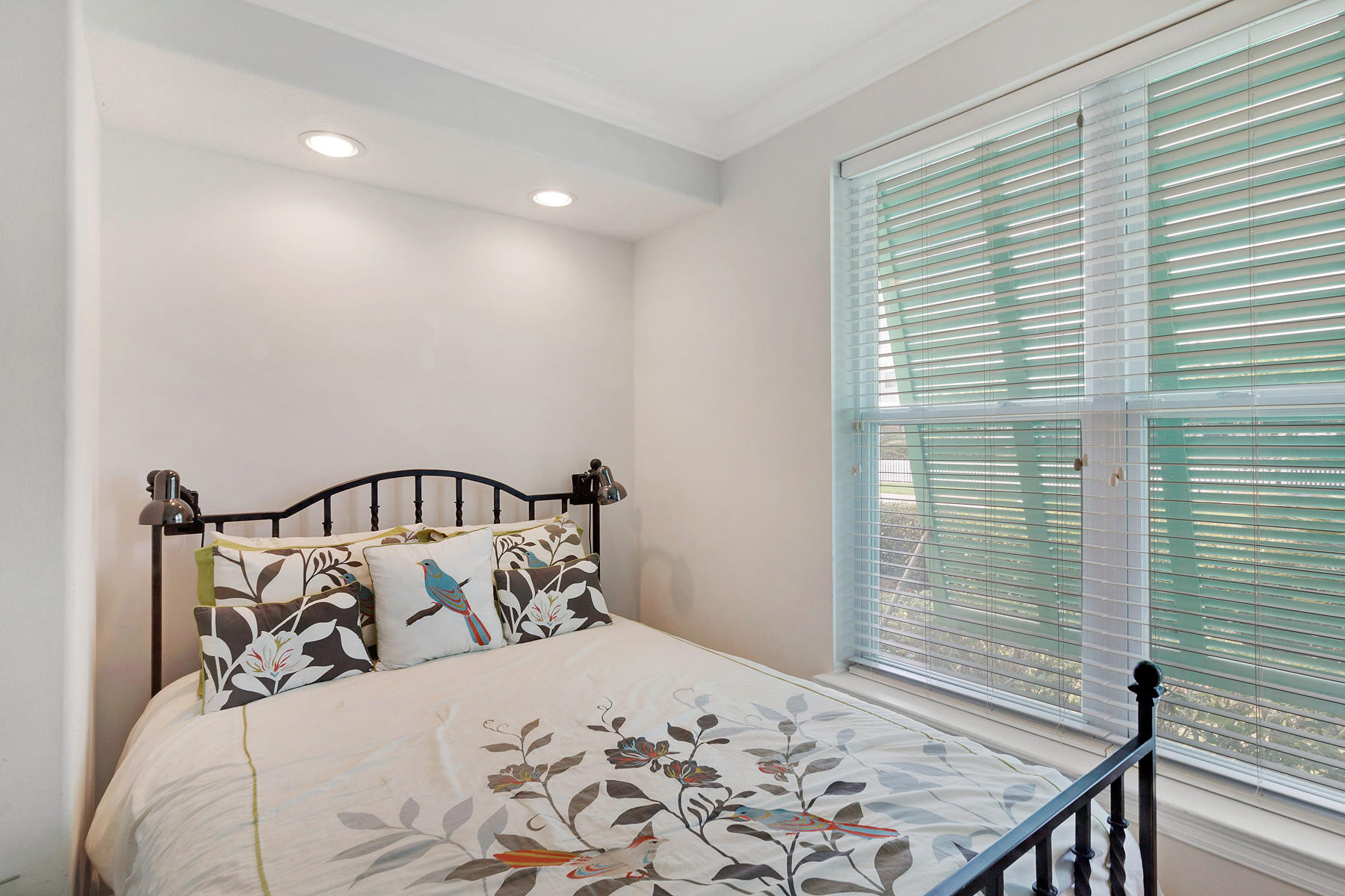 CRYSTAL SHORES - Residential