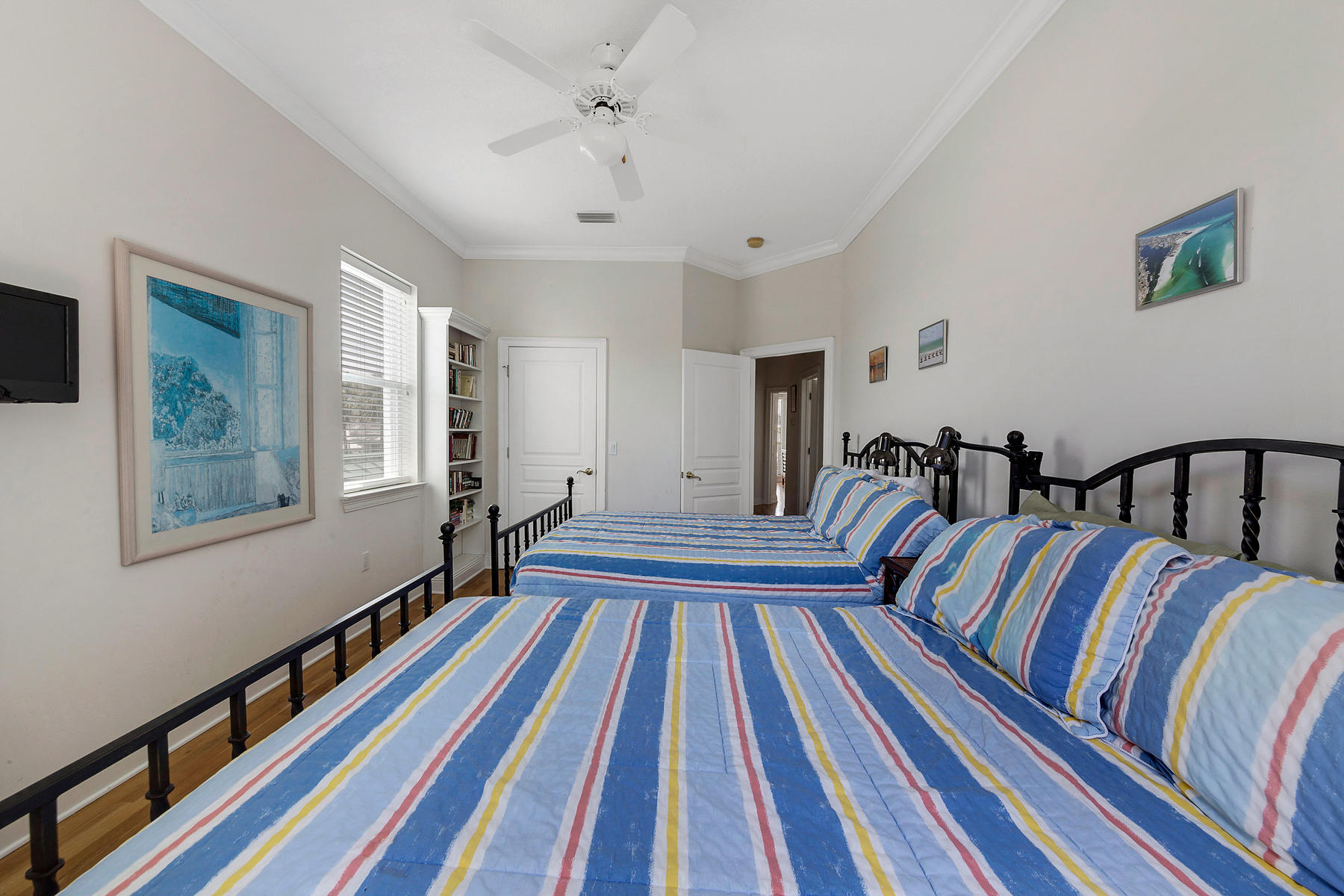 CRYSTAL SHORES - Residential