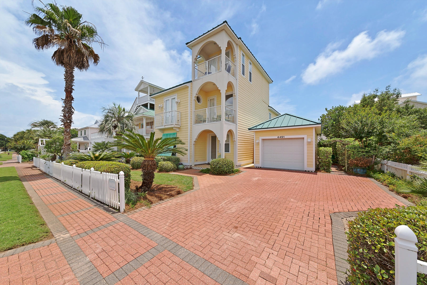 CRYSTAL SHORES - Residential