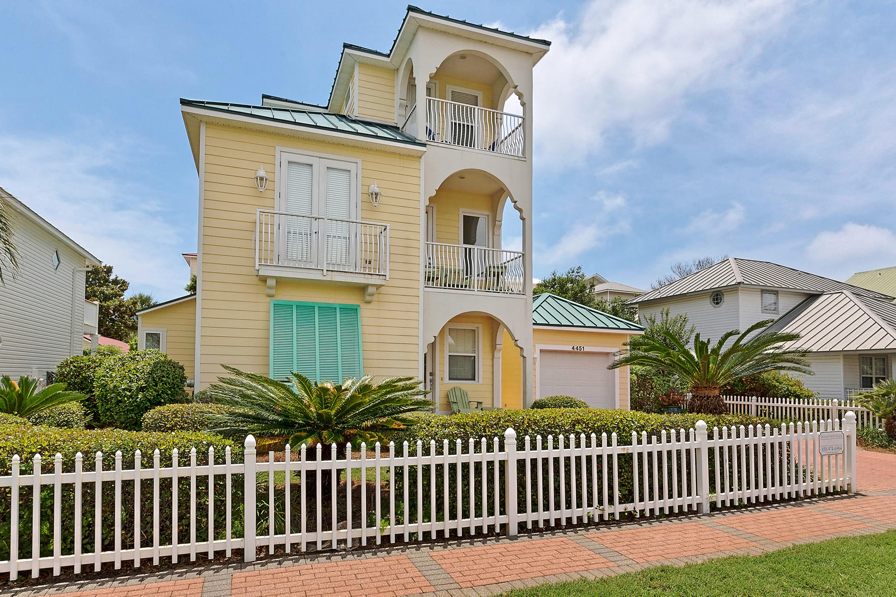 CRYSTAL SHORES - Residential