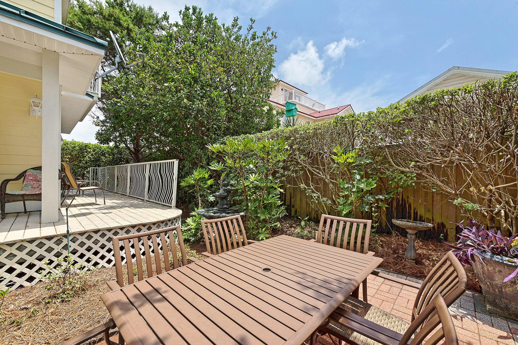 CRYSTAL SHORES - Residential