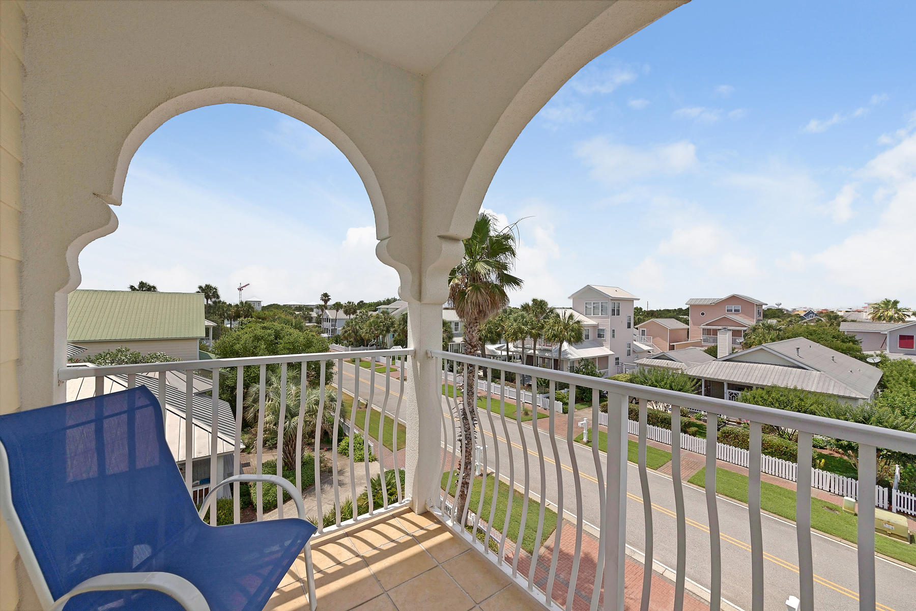 CRYSTAL SHORES - Residential