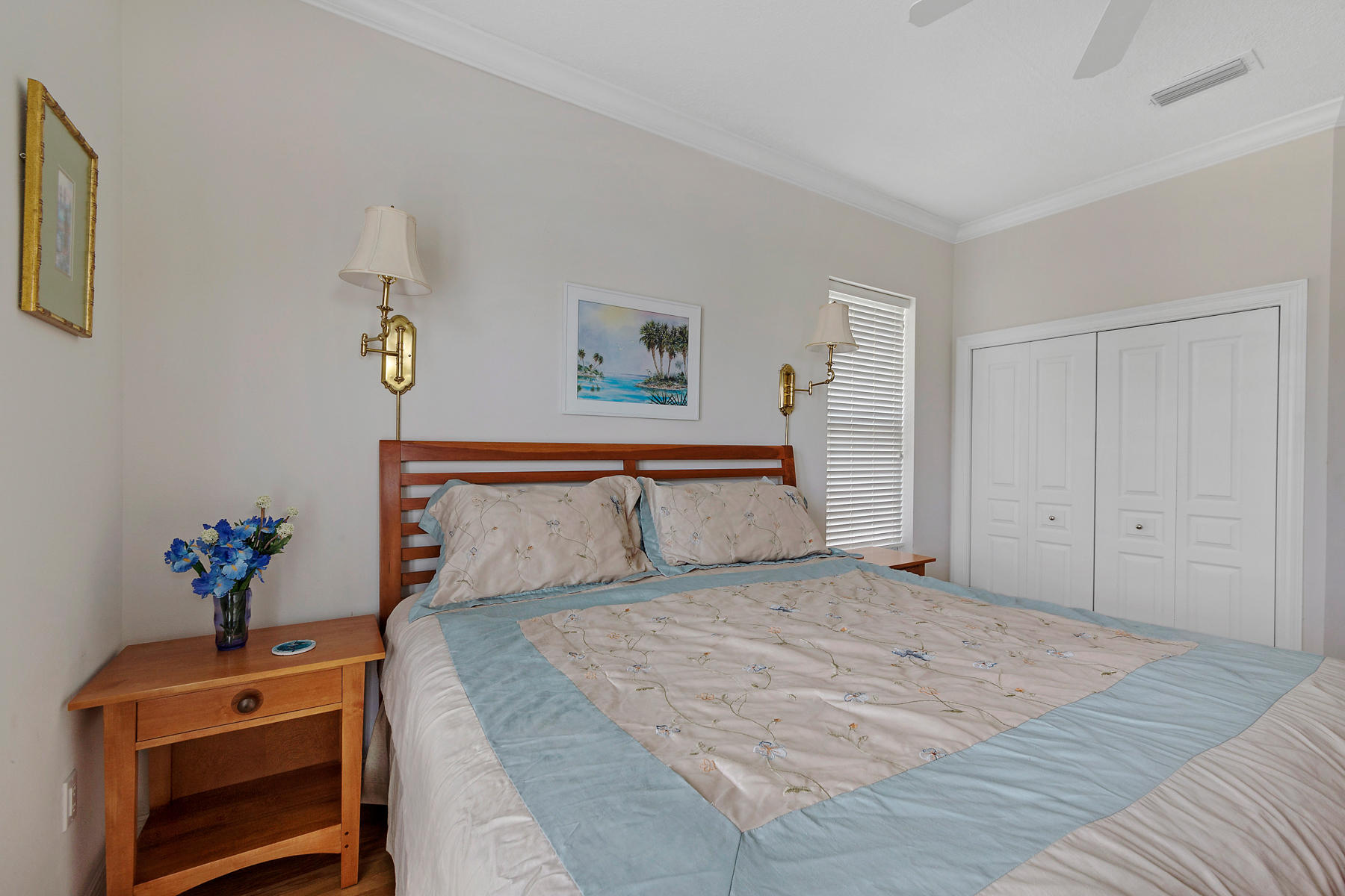 CRYSTAL SHORES - Residential