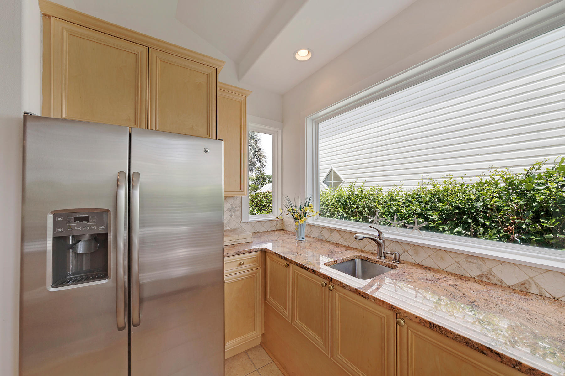 CRYSTAL SHORES - Residential