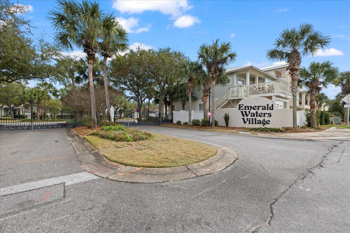 EMERALD WATERS VILLAGE - Residential