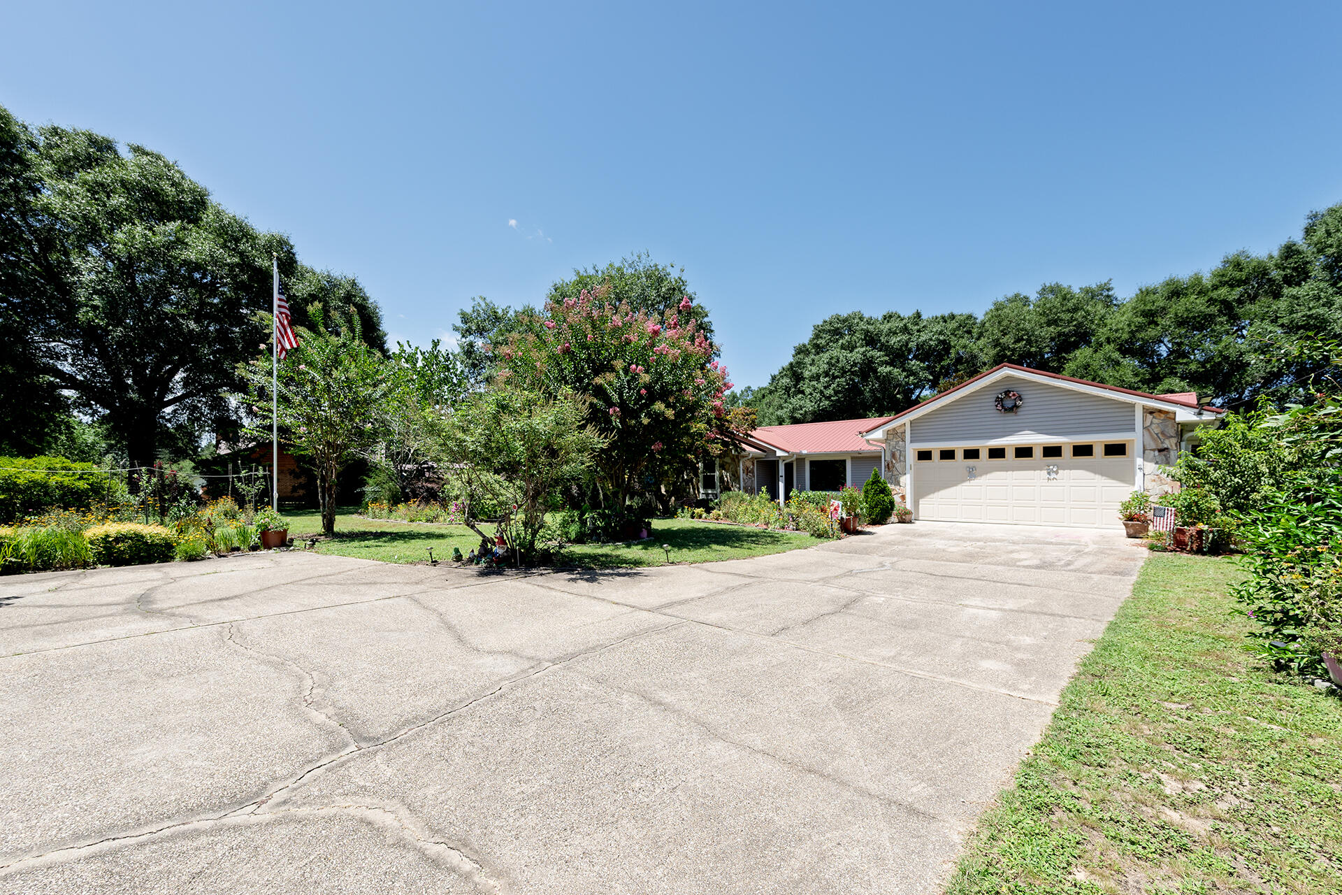 LAURELWOOD ESTATES - Residential