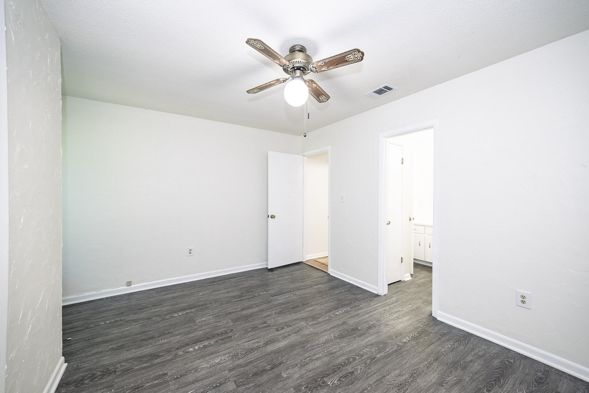 LAURELWOOD ESTATES - Residential
