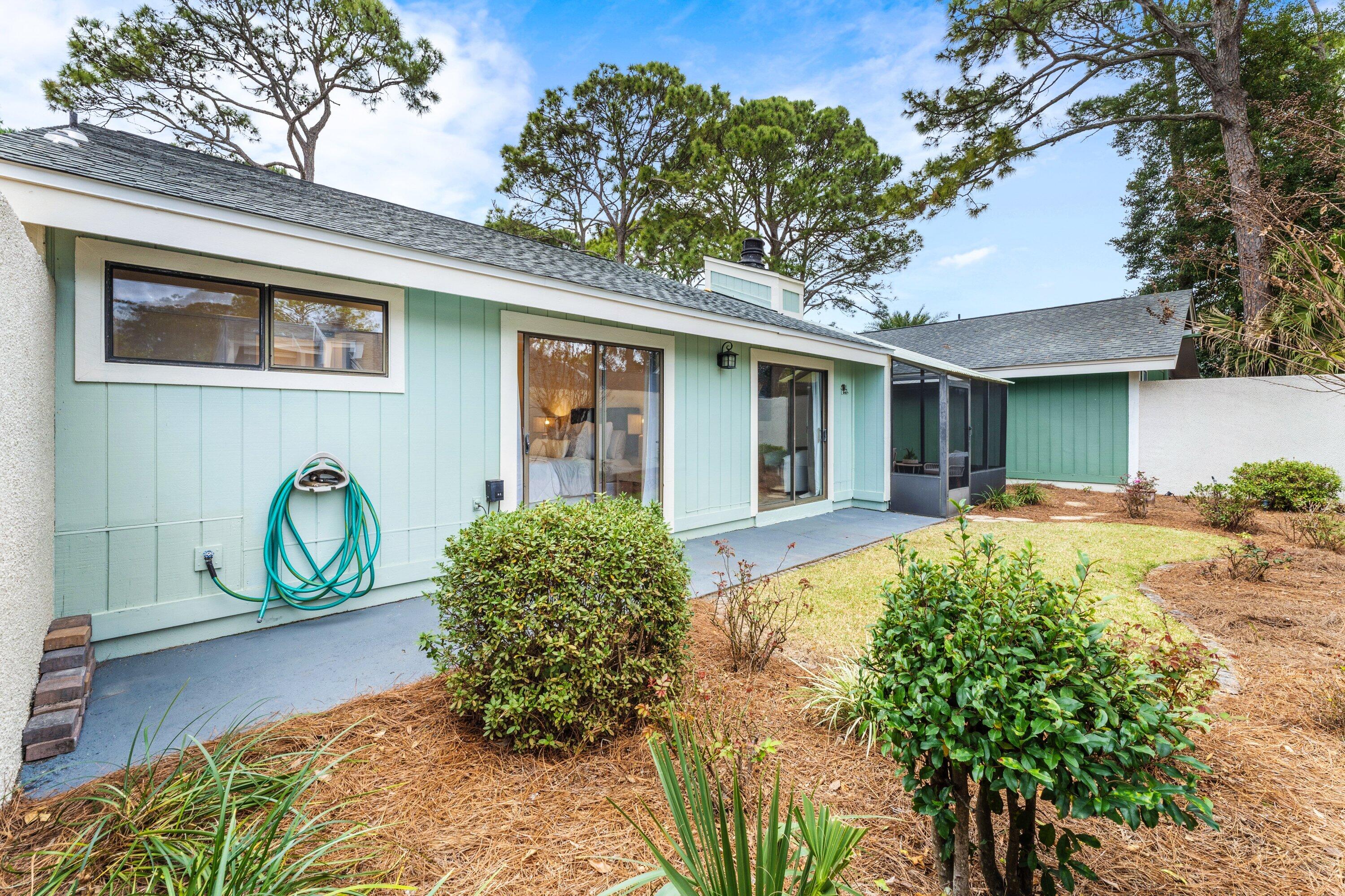 LINKSIDE VILLAGE UNIT 1 - Residential