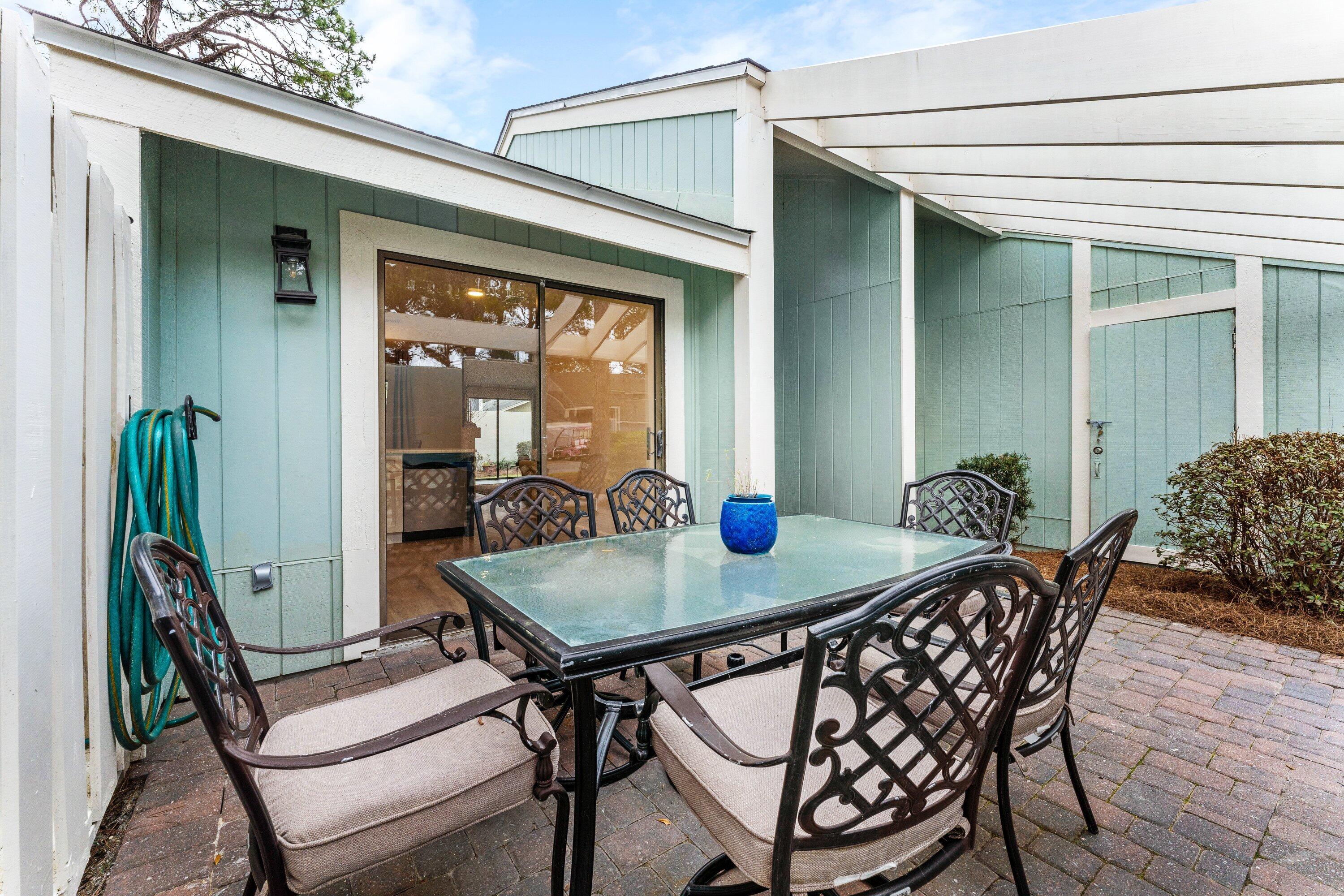 LINKSIDE VILLAGE UNIT 1 - Residential