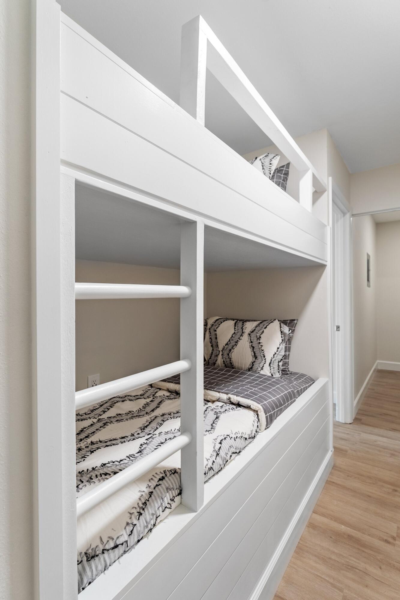 LINKSIDE VILLAGE UNIT 1 - Residential