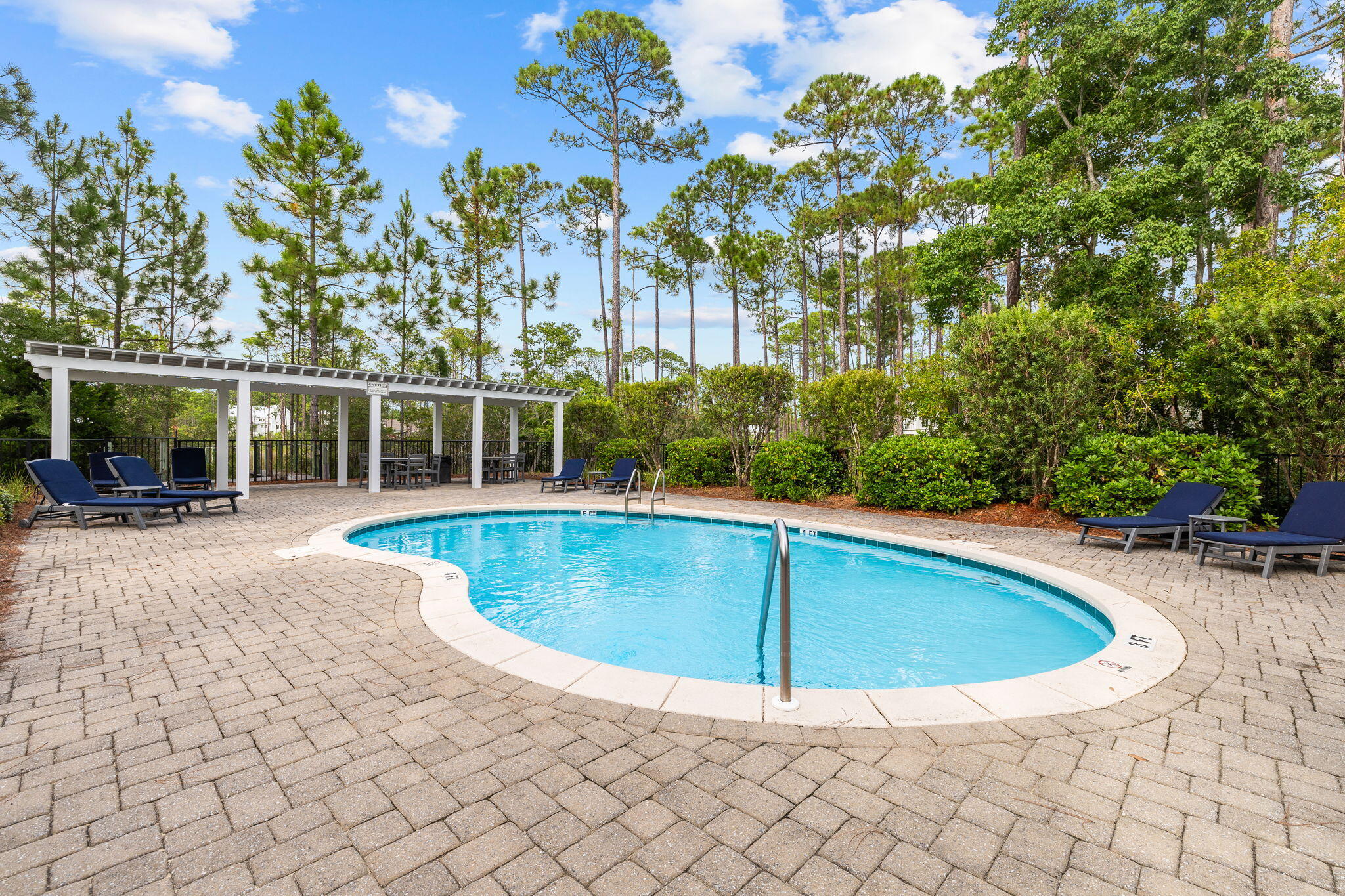 CESSNA LANDING - Residential