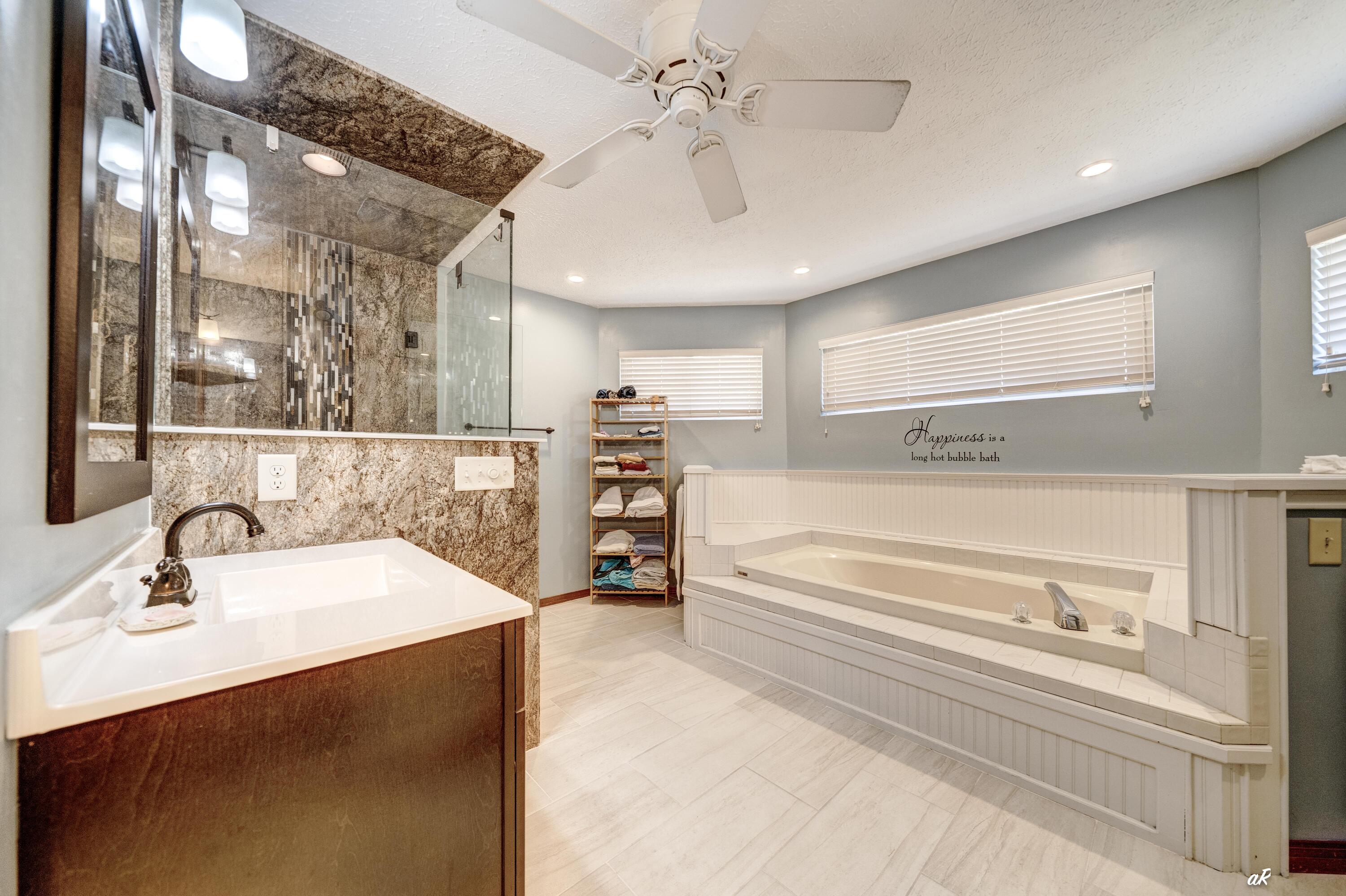 KINGS POINT HARBOUR UNIT 1 REPLAT - Residential