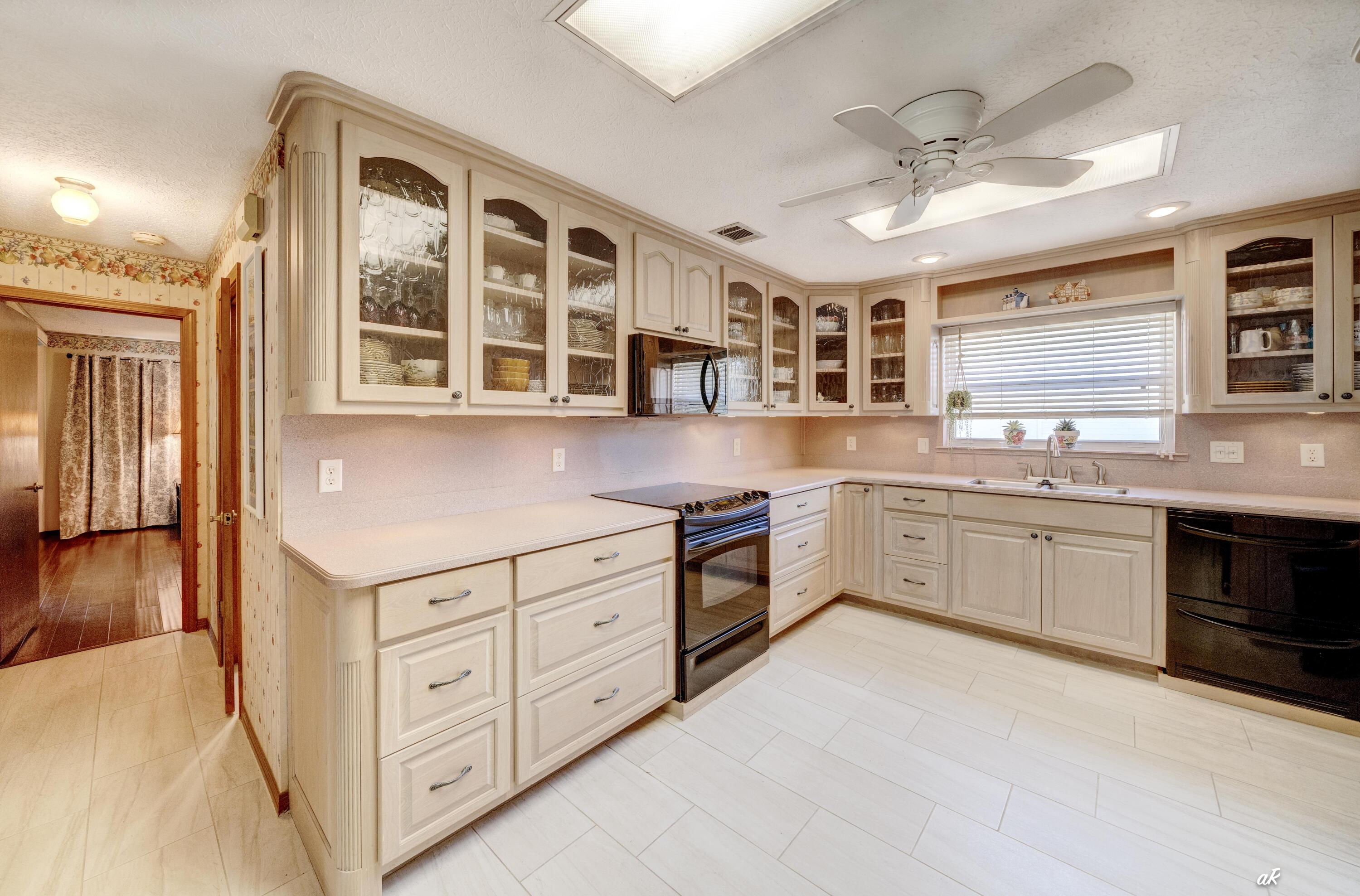 KINGS POINT HARBOUR UNIT 1 REPLAT - Residential