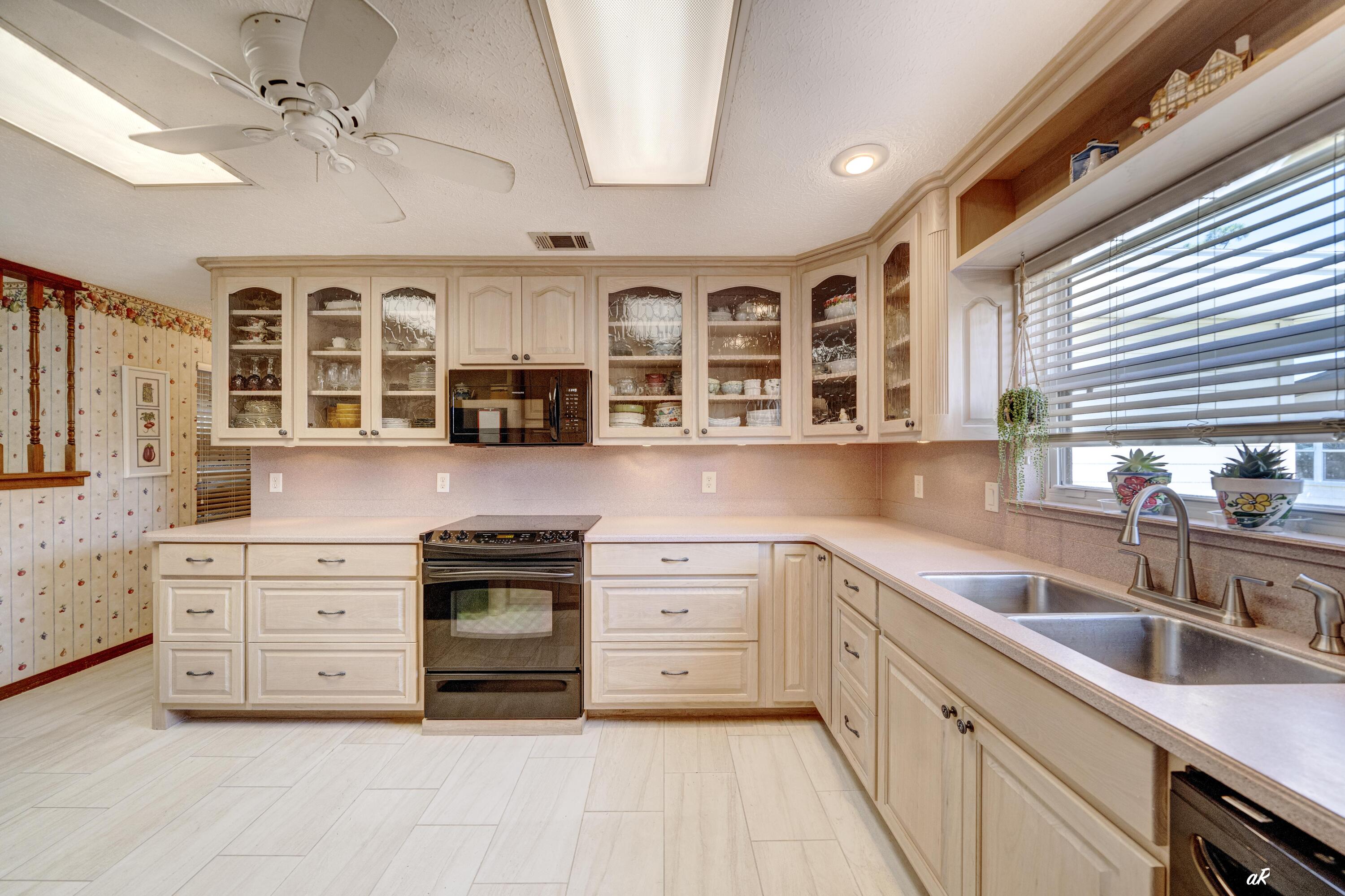 KINGS POINT HARBOUR UNIT 1 REPLAT - Residential