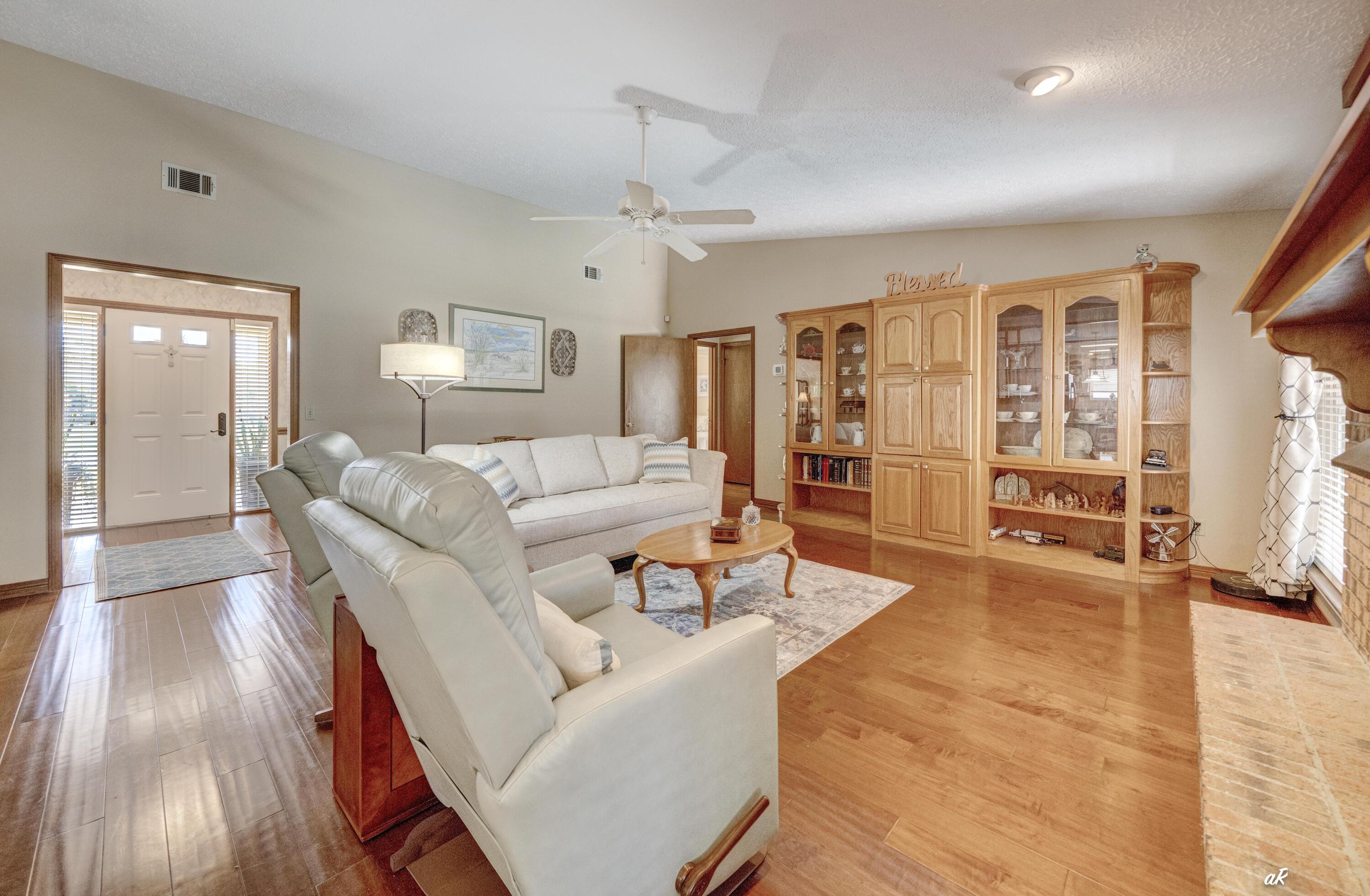 KINGS POINT HARBOUR UNIT 1 REPLAT - Residential